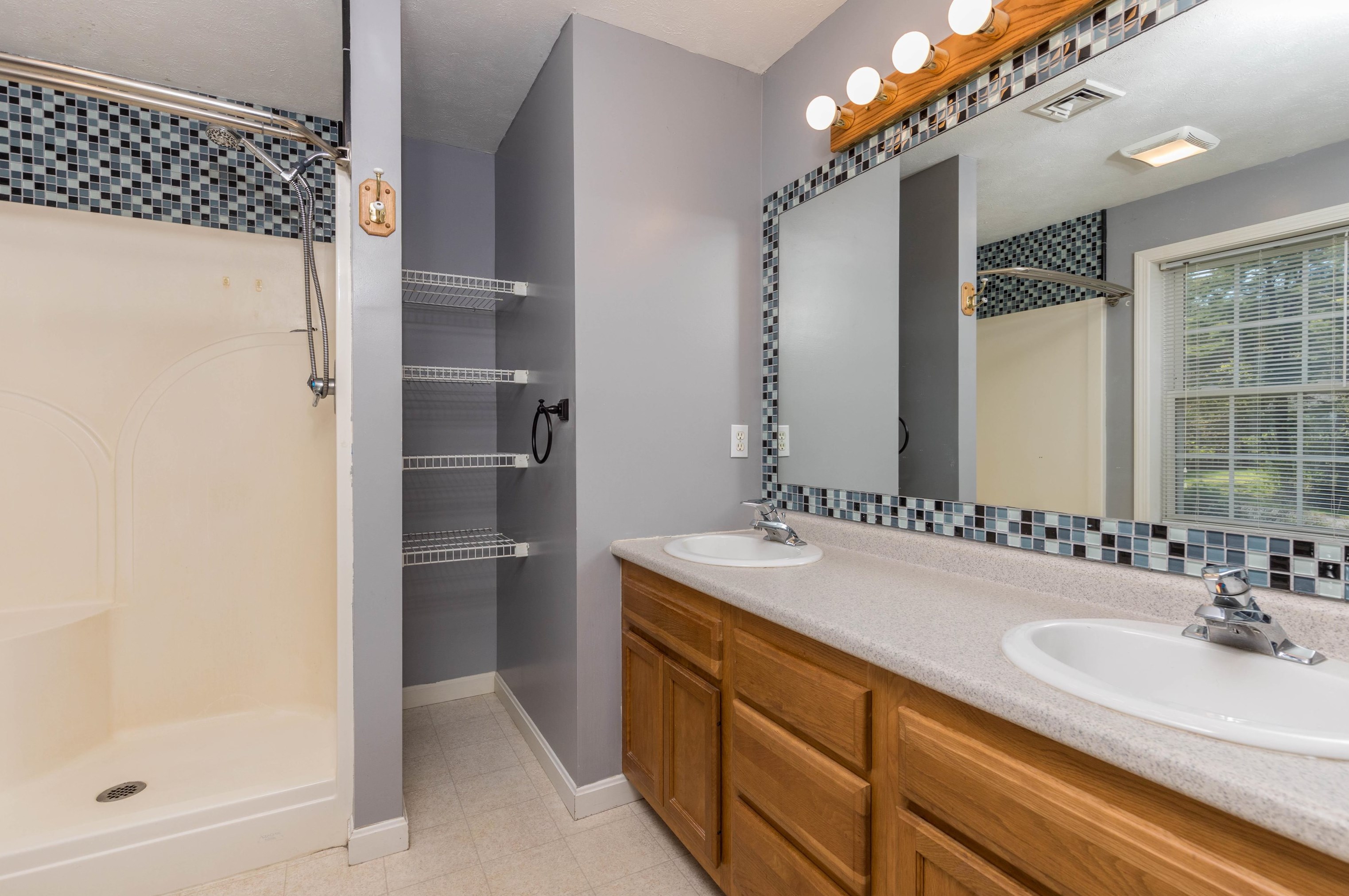 34 Nora Ct, New Ipswich NH 03071-3504 exterior