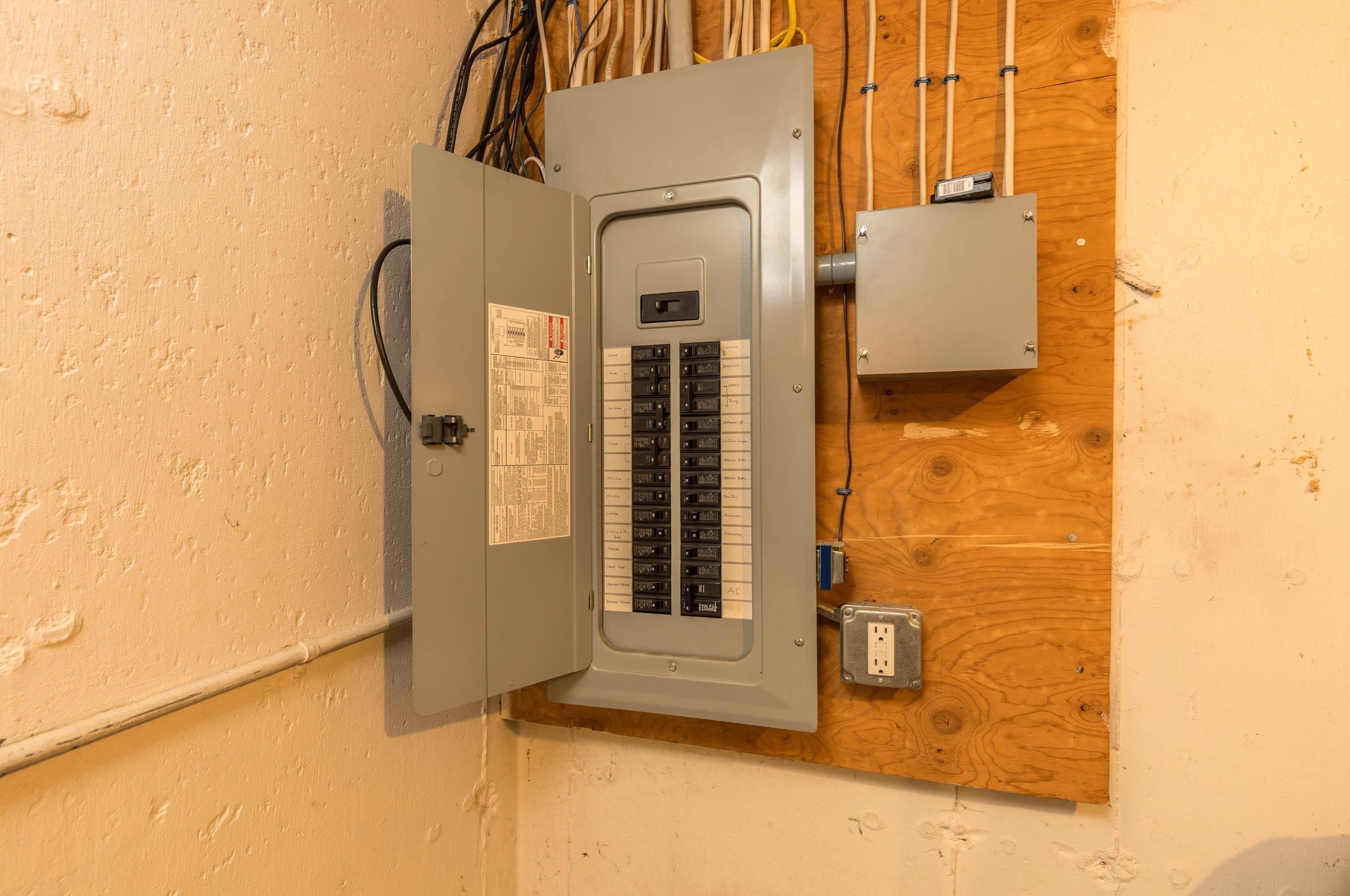 34 Nora Ct, New Ipswich NH 03071-3504 exterior