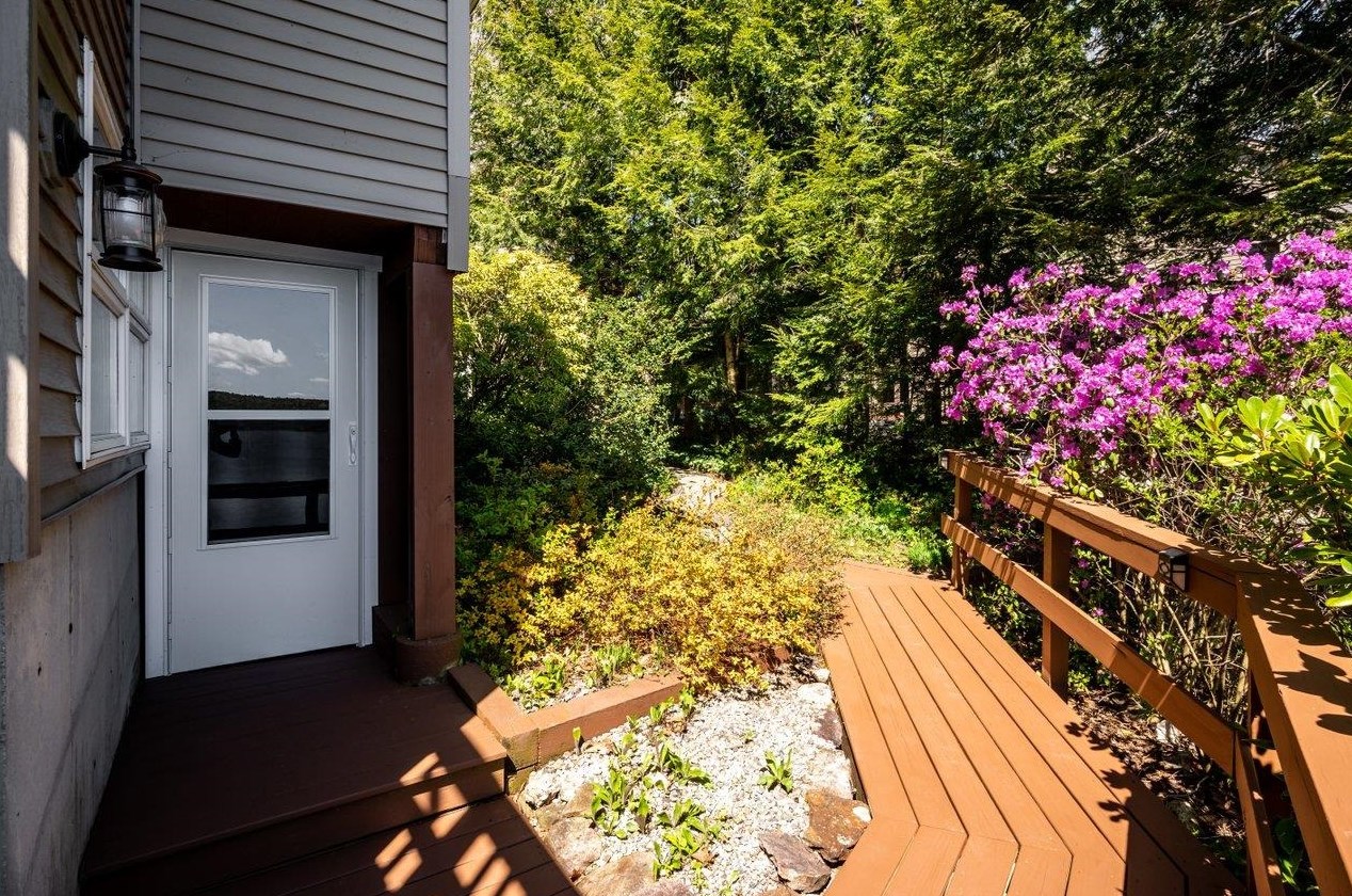 1 Ridge View Ln, Deerfield NH  03037-1141 exterior