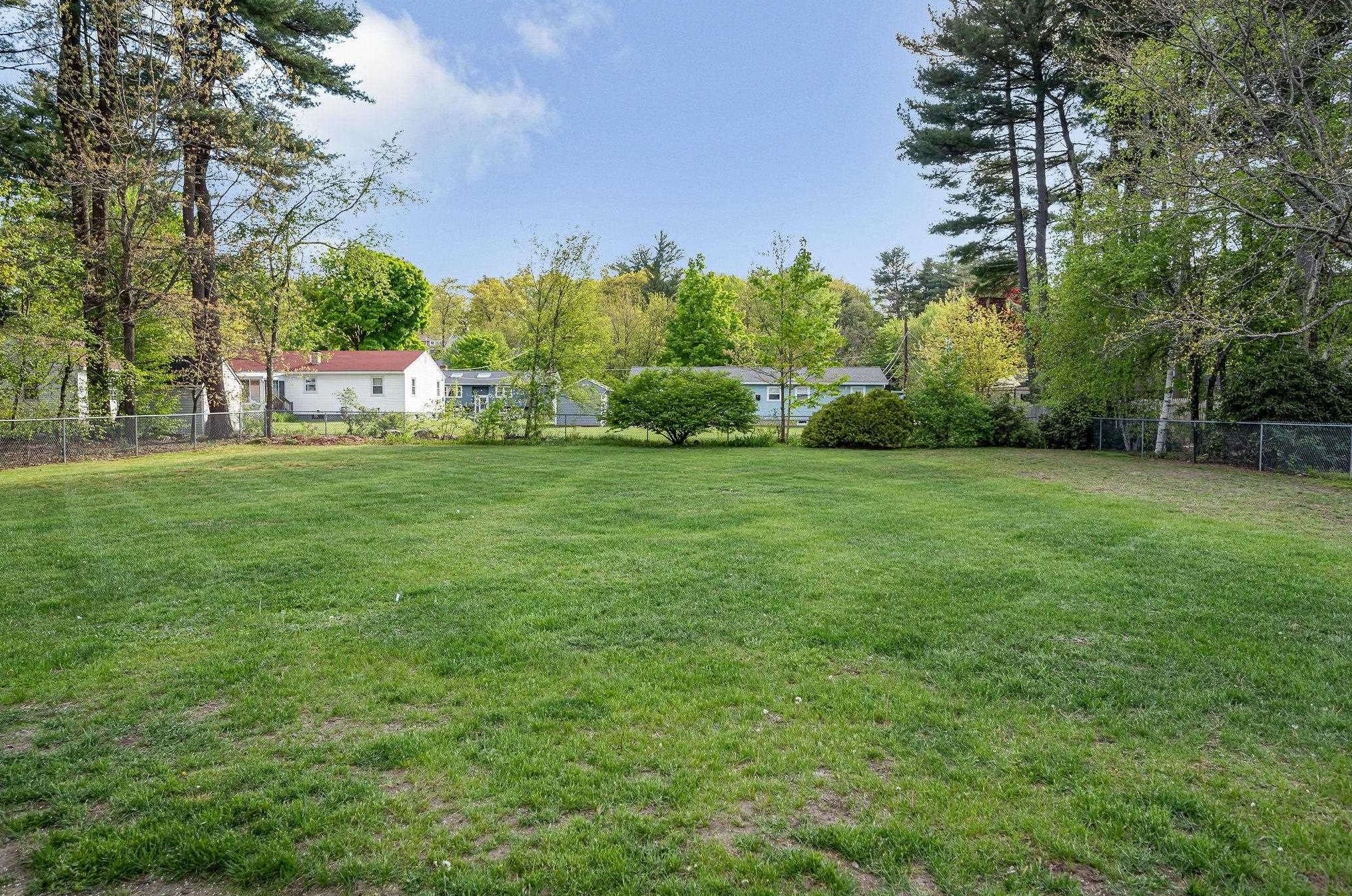6 Bramble Dr, Nashua NH  03062-3106 exterior