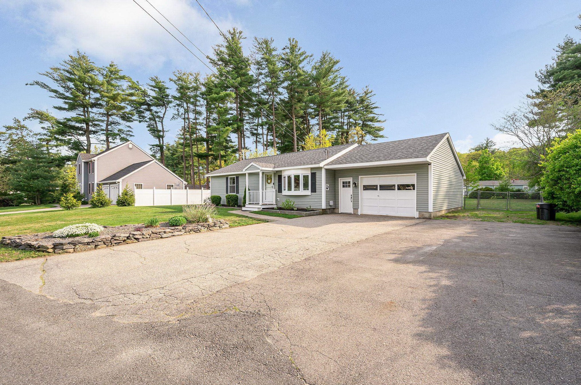6 Bramble Dr, Nashua NH  03062-3106 exterior