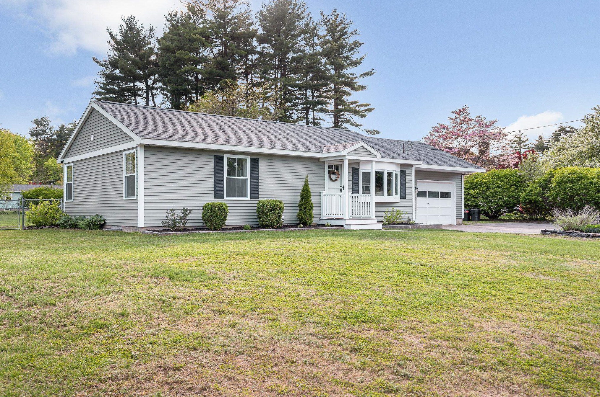 6 Bramble Dr, Nashua NH  03062-3106 exterior