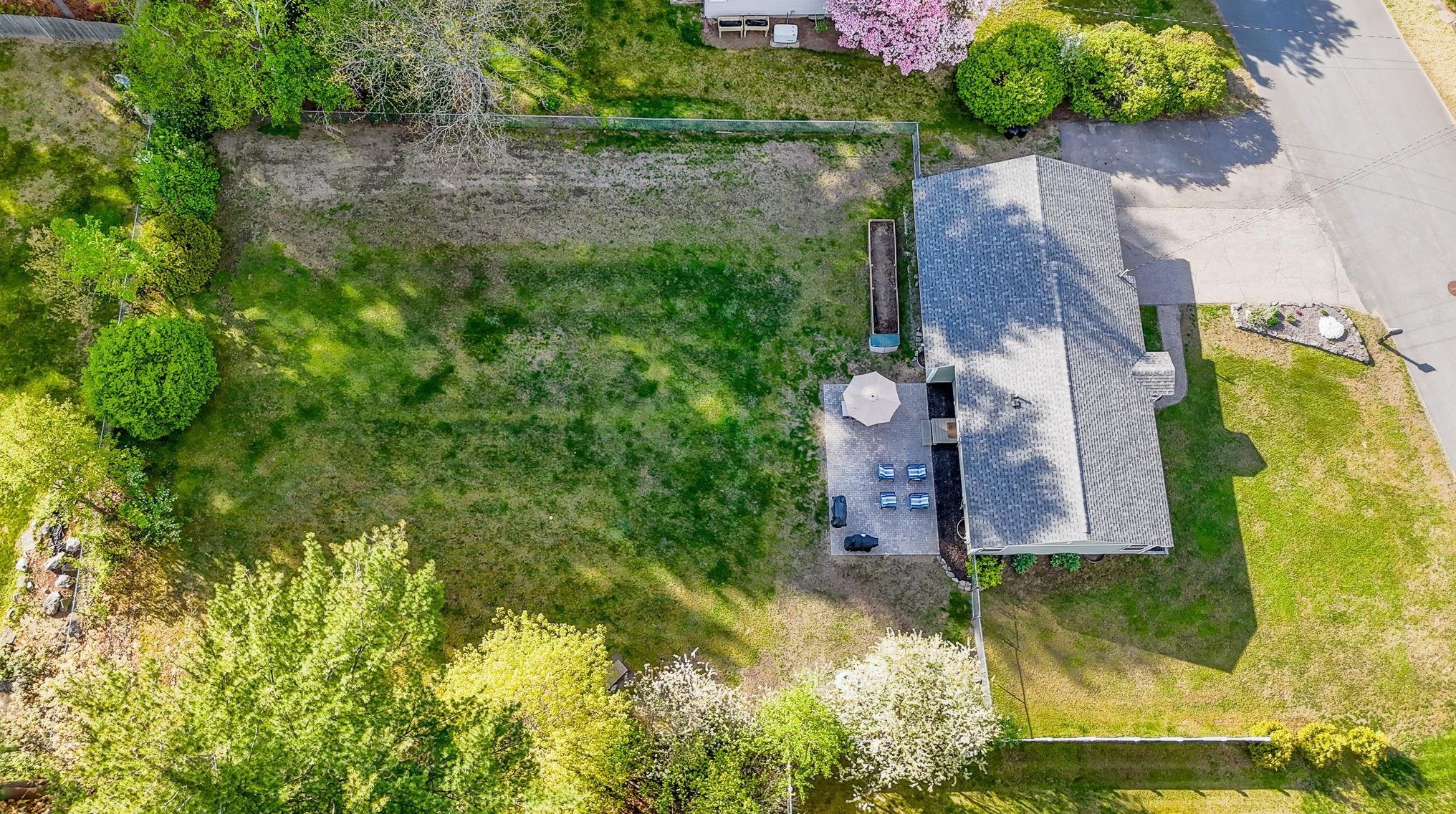 6 Bramble Dr, Nashua NH  03062-3106 exterior