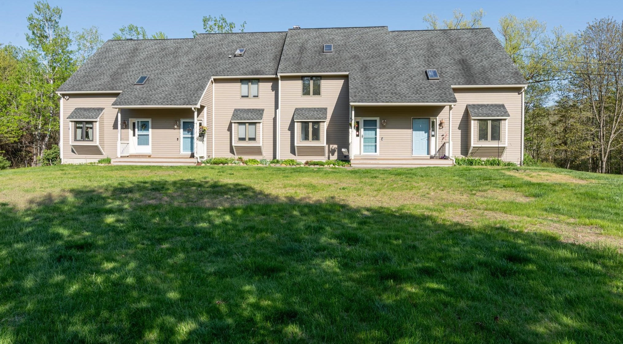 1102 Montalona Rd, Goffstown NH  03046-4311 exterior