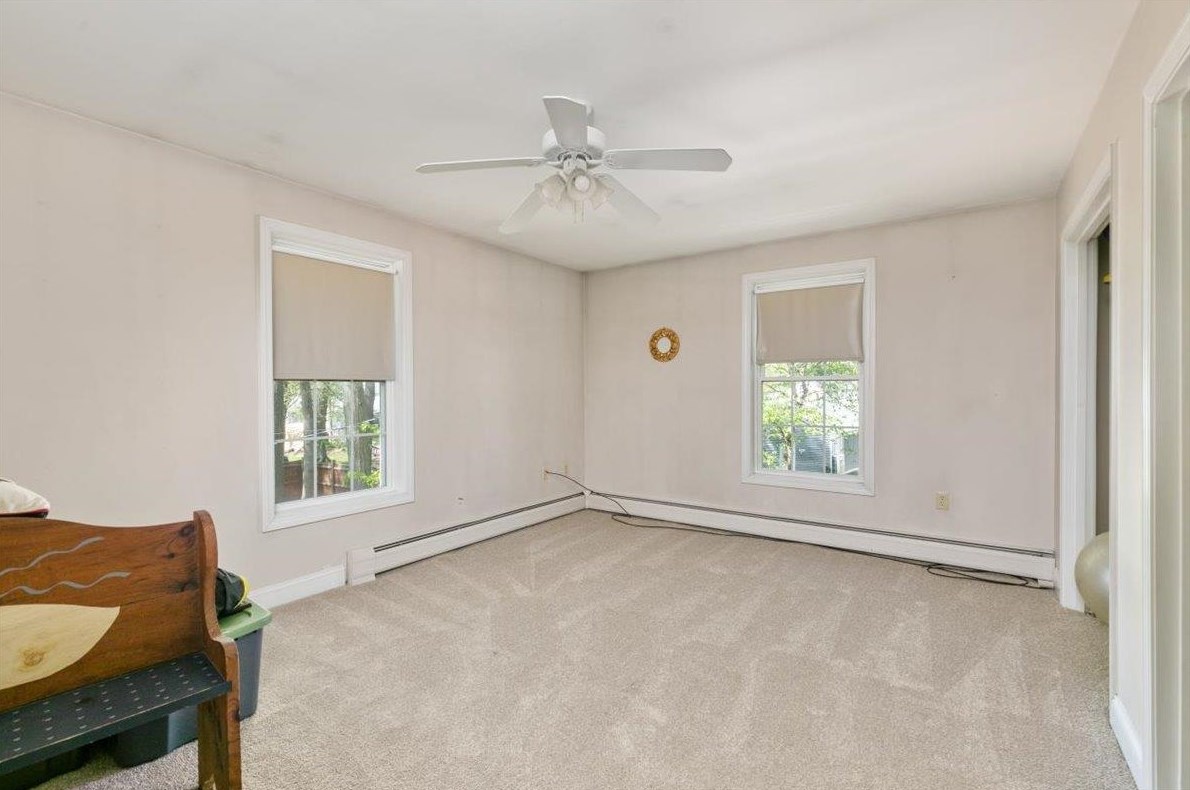 6 Hunt St, Salem NH 03079-1663 exterior