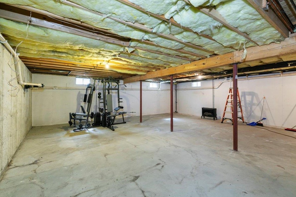 6 Hunt St, Salem NH 03079-1663 exterior