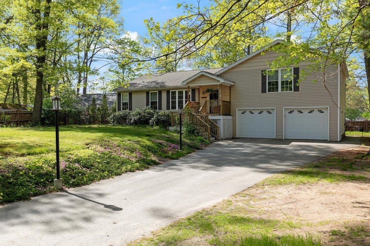 6 Hunt St, Salem NH 03079-1663 exterior