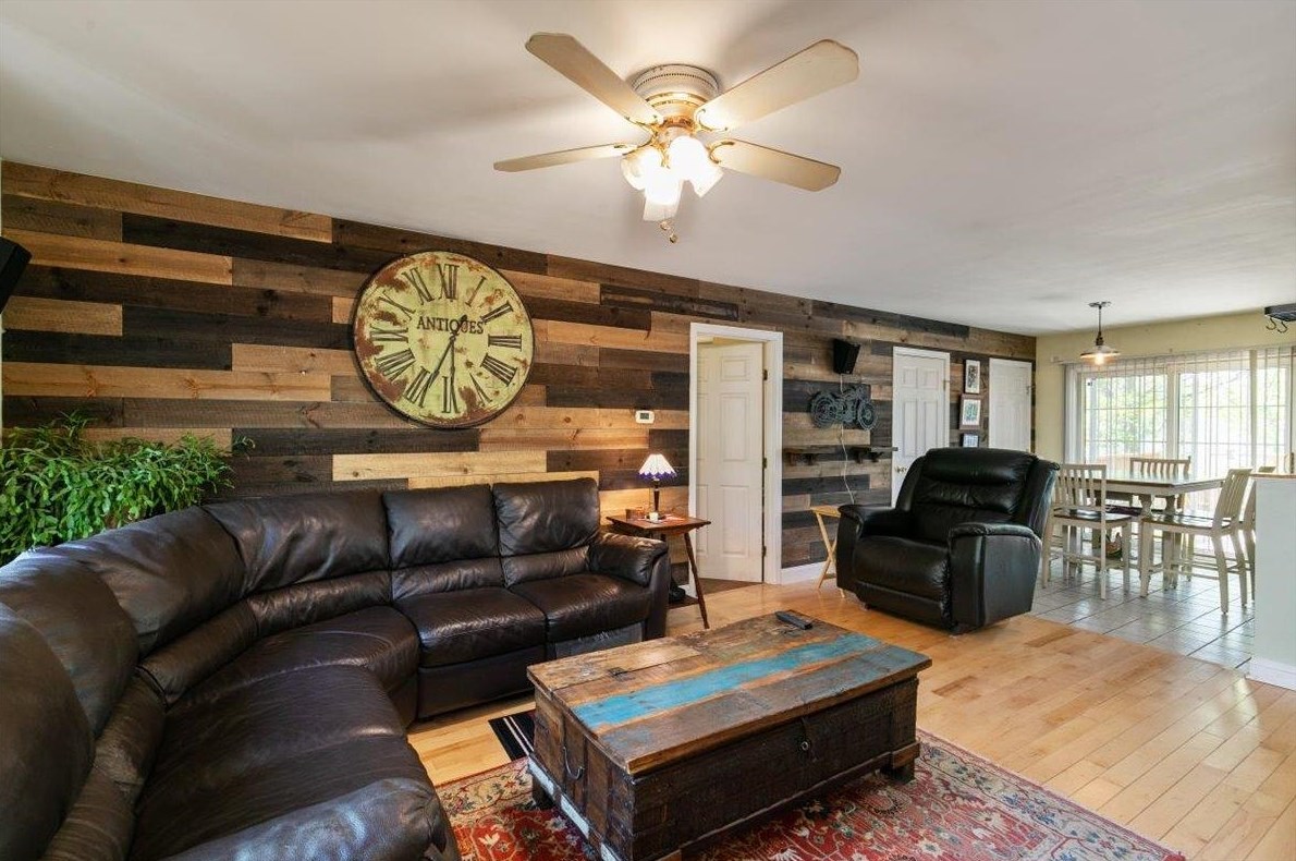 6 Hunt St, Salem NH 03079-1663 exterior