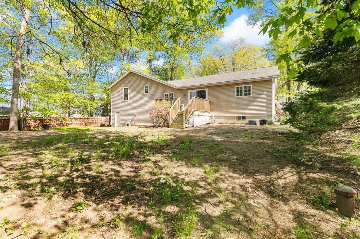 6 Hunt St, Salem NH 03079-1663 exterior