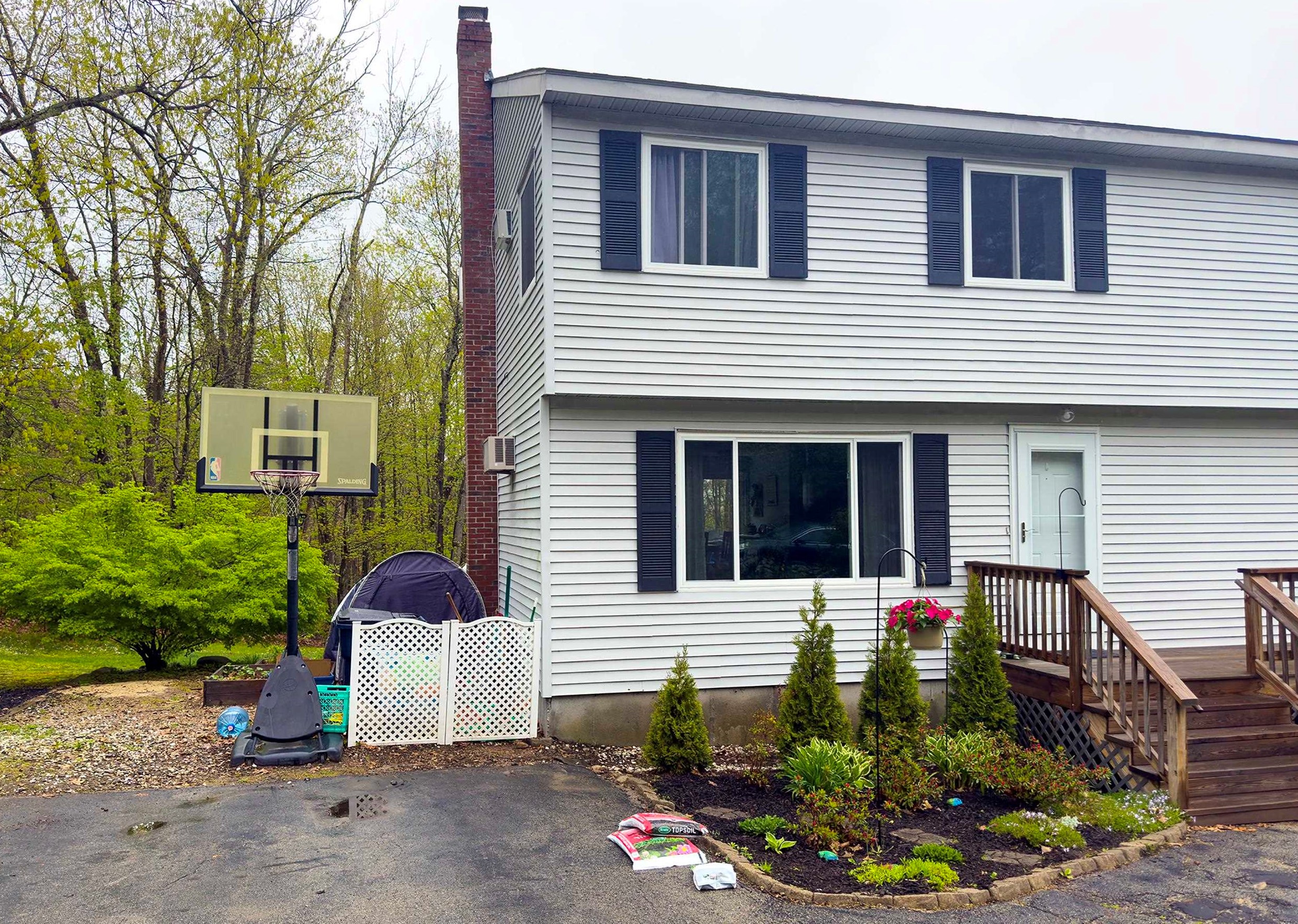 54 Kilrea Rd, Derry NH  03038-4632 exterior