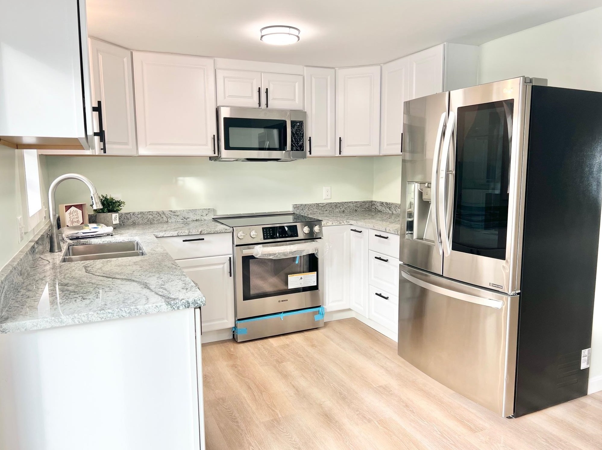 5 Pearl Ct, Merrimack NH 03054-4802 exterior