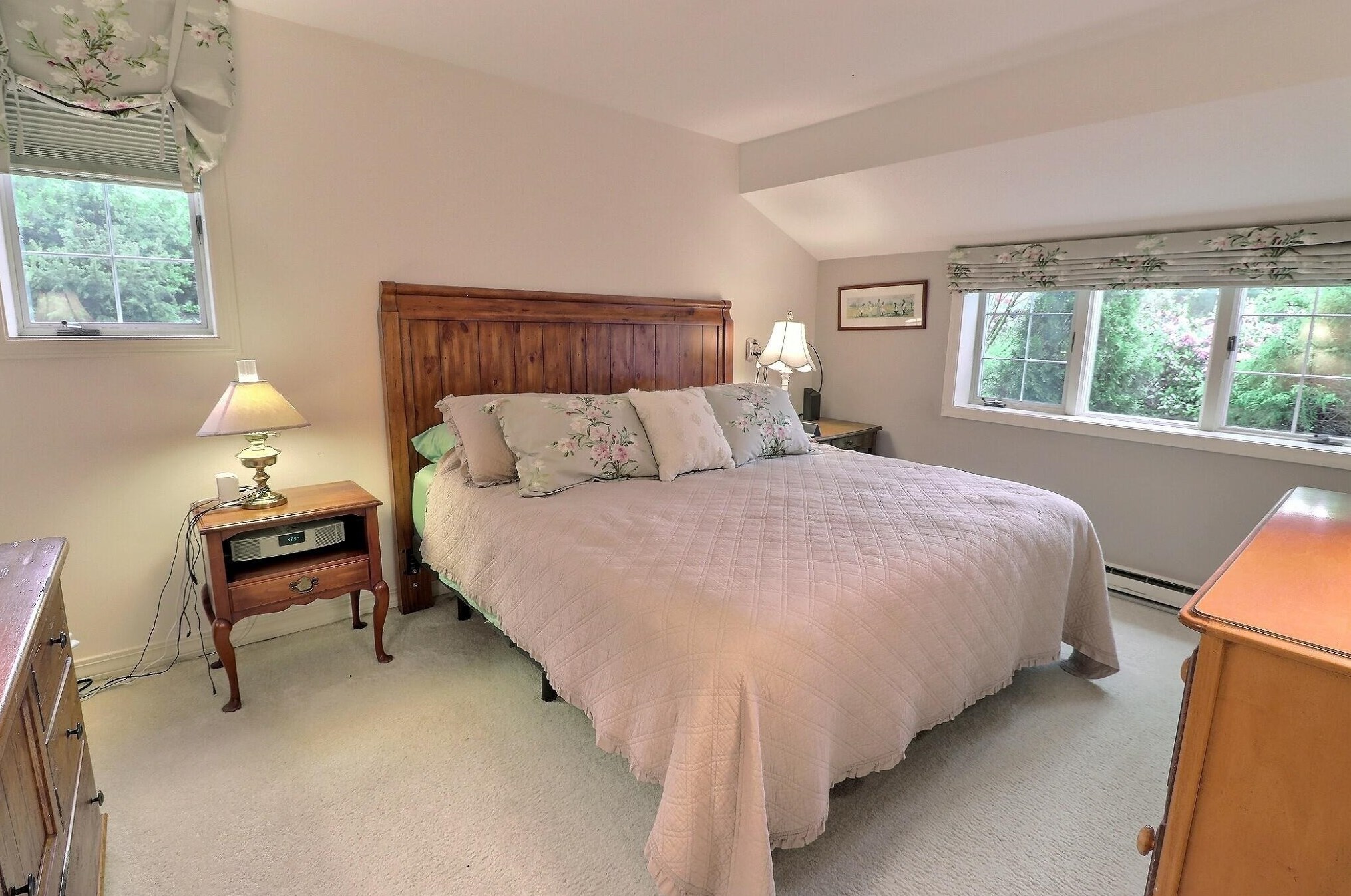 102 Hilltop Pl, New London NH  03257-5412 exterior