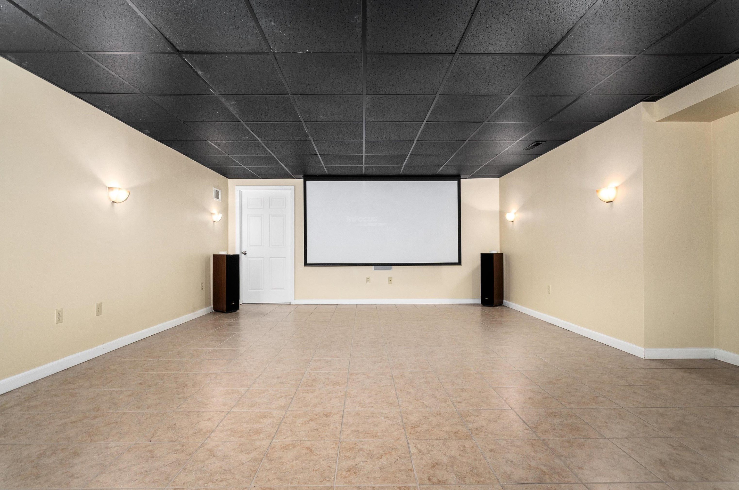 134 Jenkins Rd, Manchester NH 03110-5042 exterior