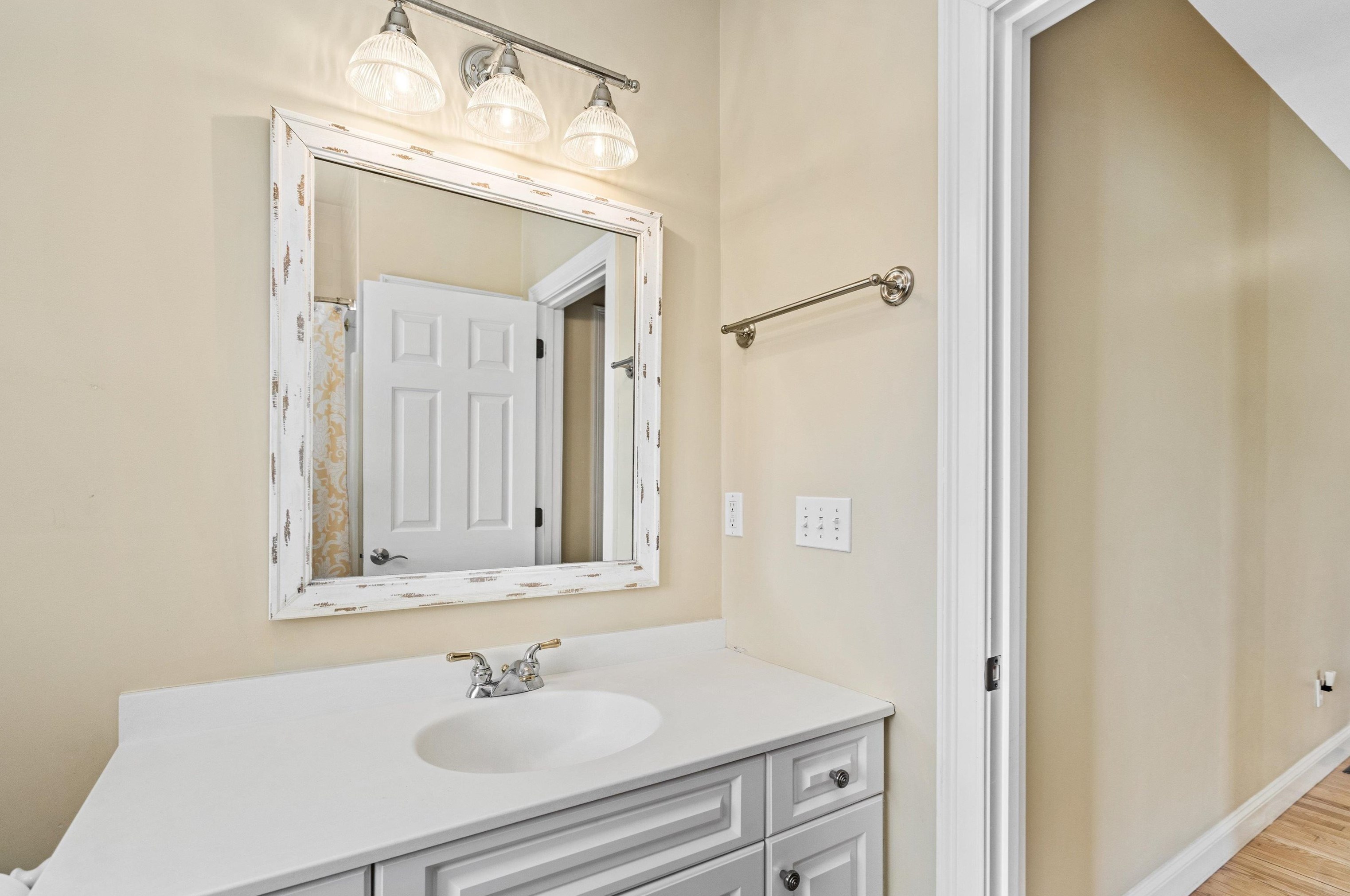 134 Jenkins Rd, Manchester NH 03110-5042 exterior