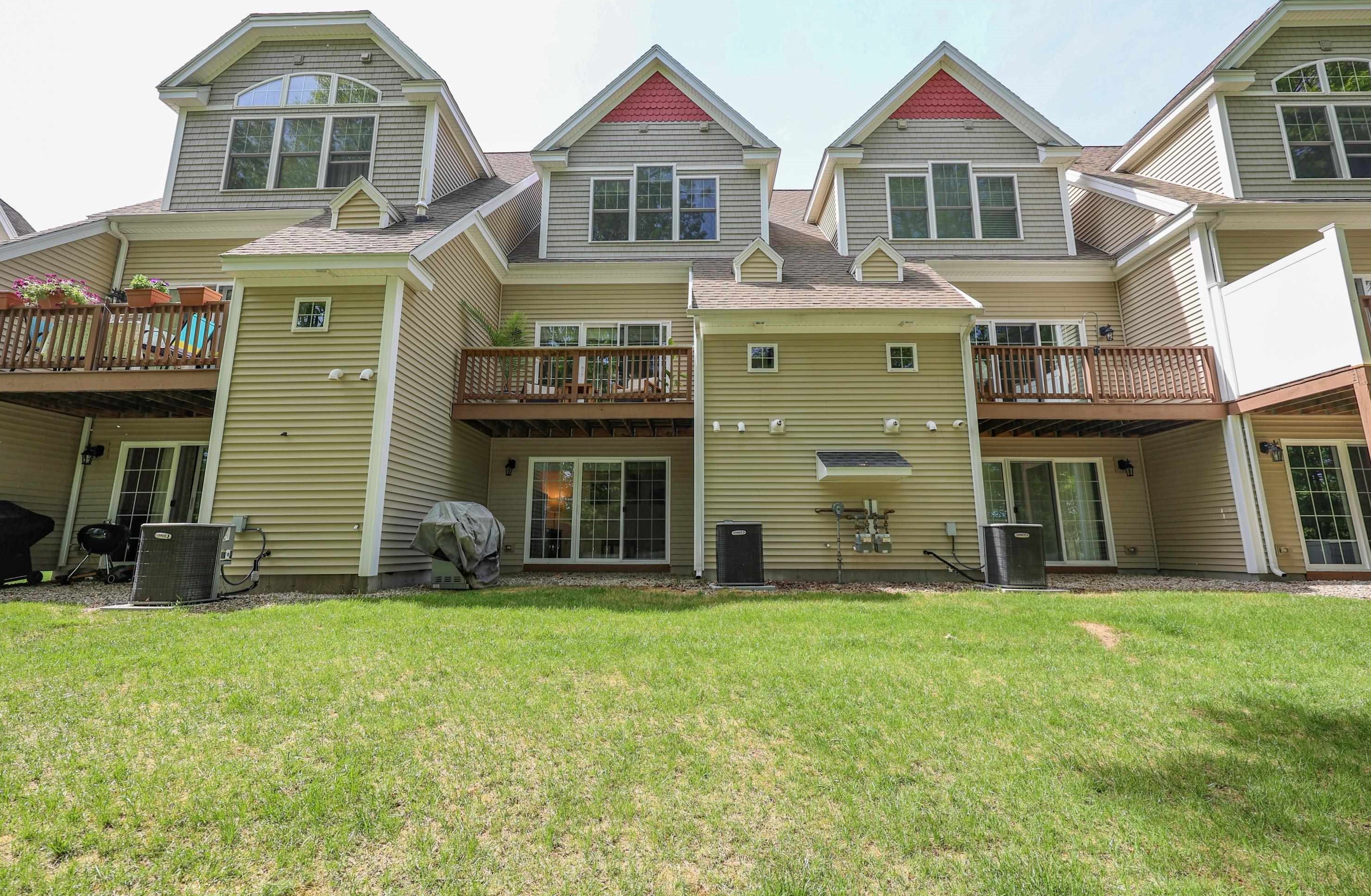 37 Hackett Hill Rd, Manchester NH 03106-2508 exterior