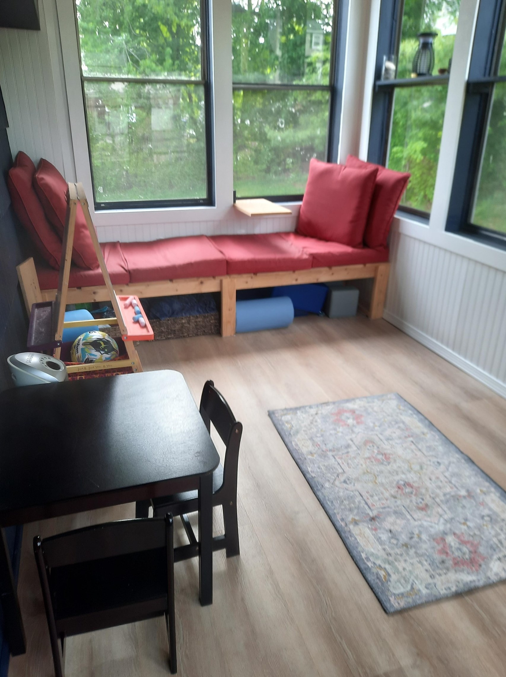 5 Lorraine St, Hudson NH  03051-4848 exterior