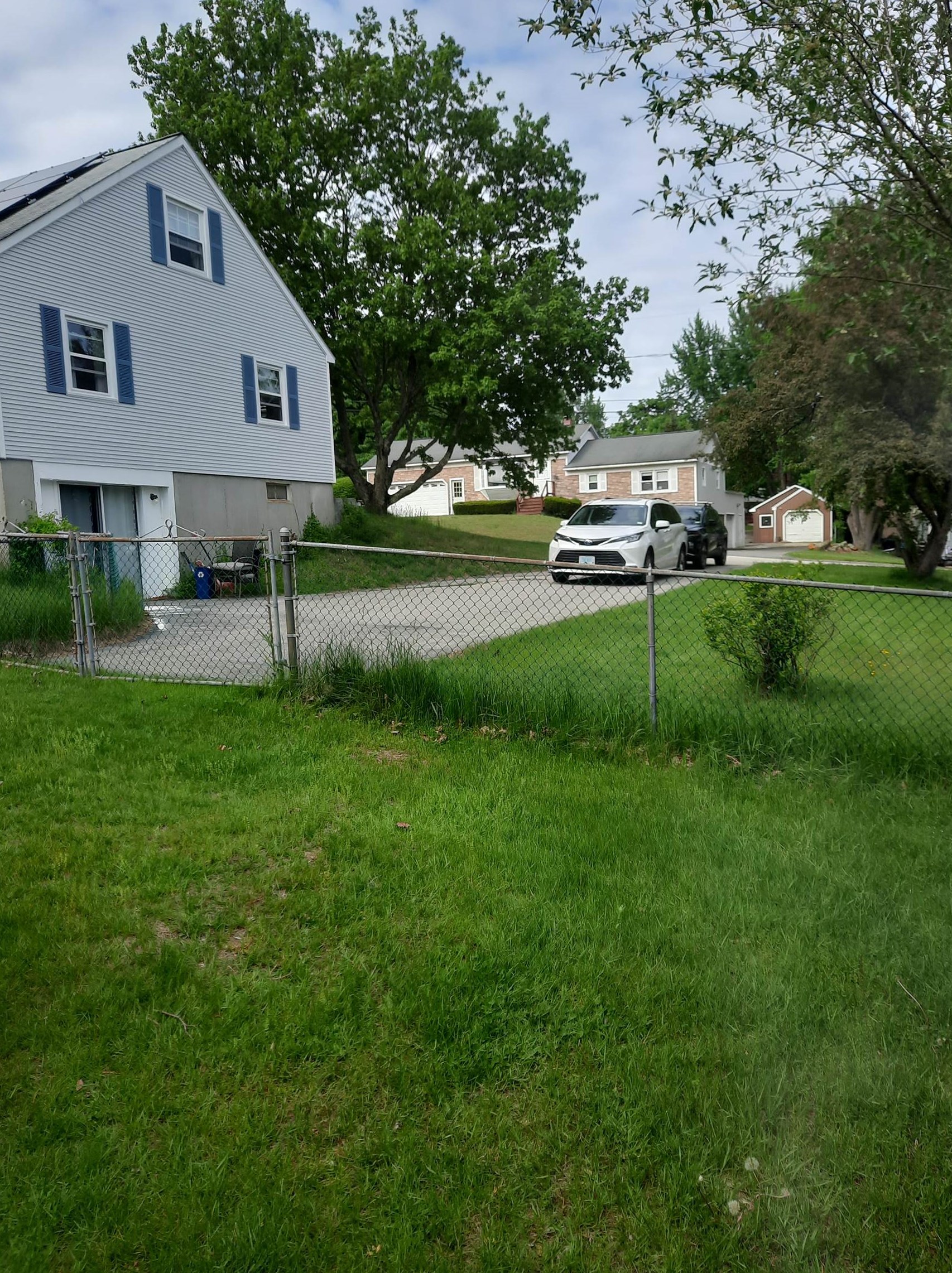 5 Lorraine St, Hudson NH  03051-4848 exterior