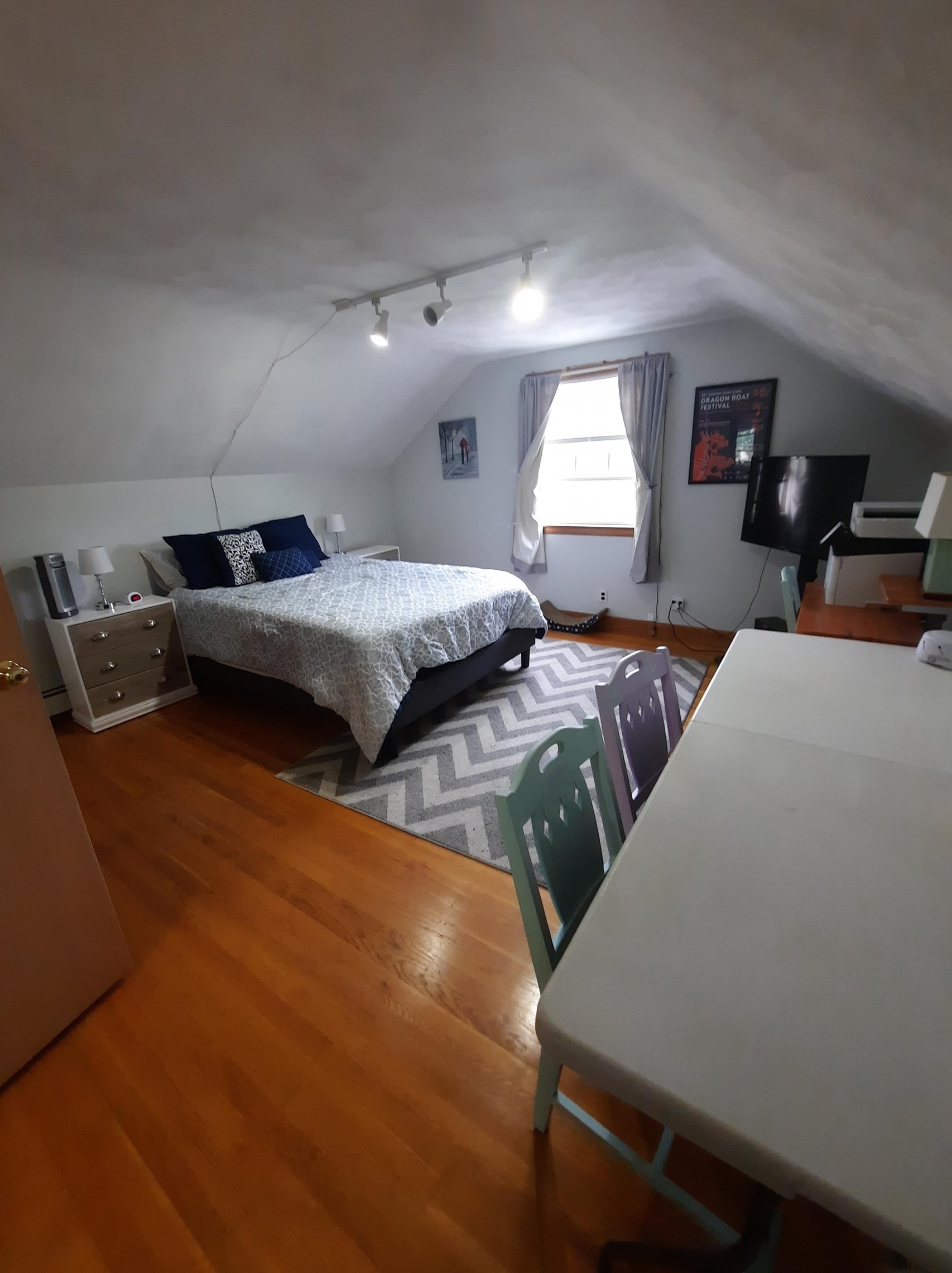 5 Lorraine St, Hudson NH  03051-4848 exterior