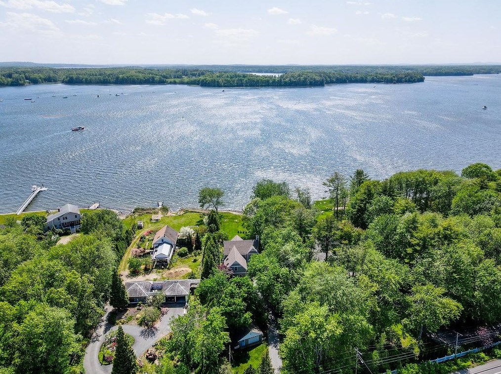 401 Dover Point Rd, Dover NH 03820-4666 exterior