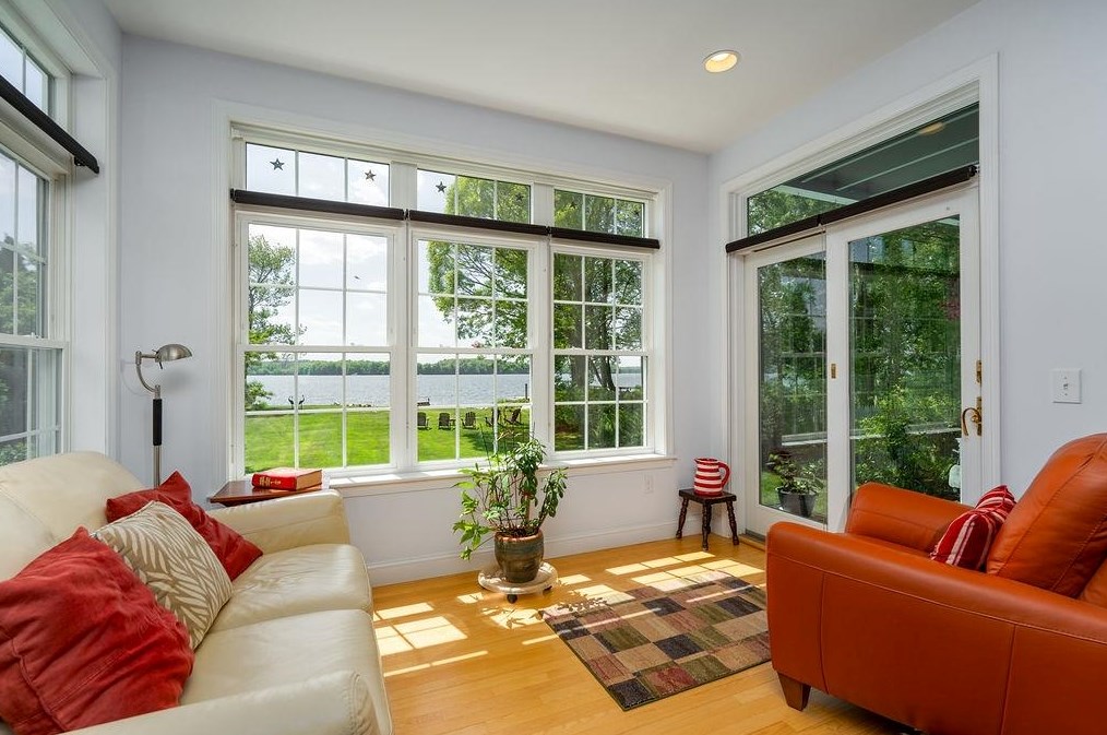 401 Dover Point Rd, Dover NH 03820-4666 exterior