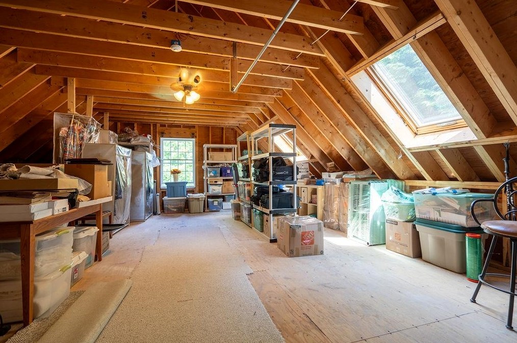 401 Dover Point Rd, Dover NH 03820-4666 exterior