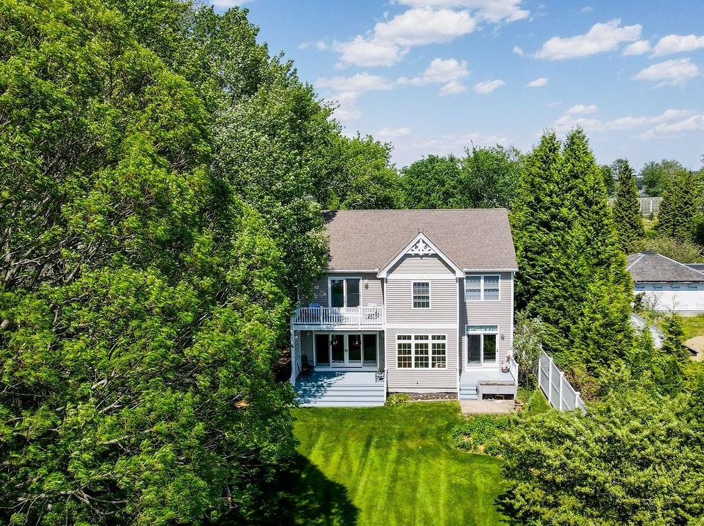 401 Dover Point Rd, Dover NH 03820-4666 exterior