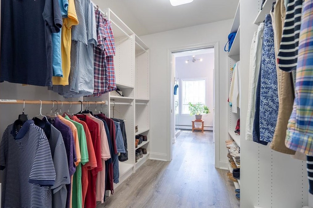 401 Dover Point Rd, Dover NH 03820-4666 exterior