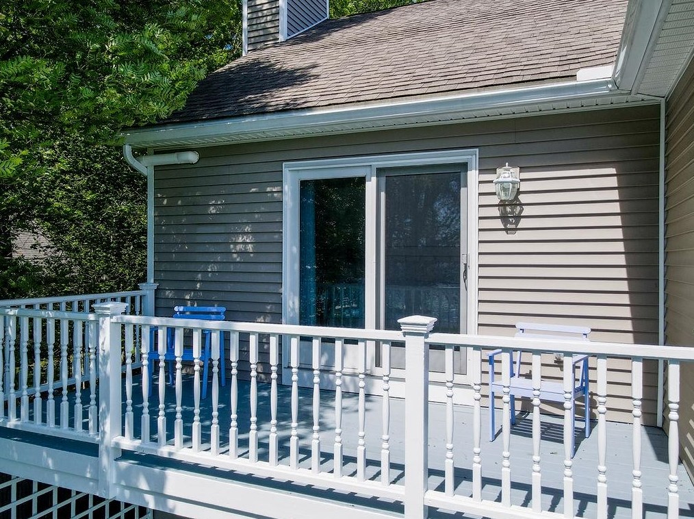 401 Dover Point Rd, Dover NH 03820-4666 exterior