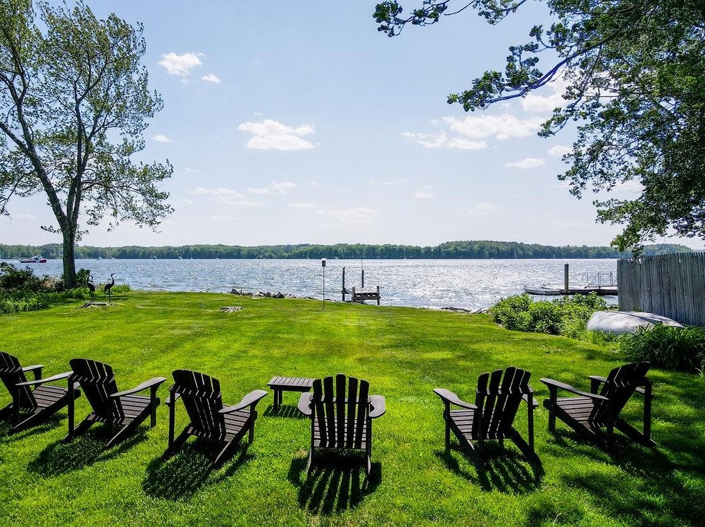 401 Dover Point Rd, Dover NH 03820-4666 exterior