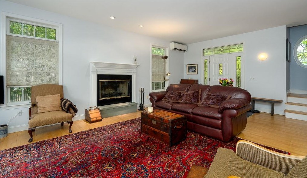 401 Dover Point Rd, Dover NH 03820-4666 exterior