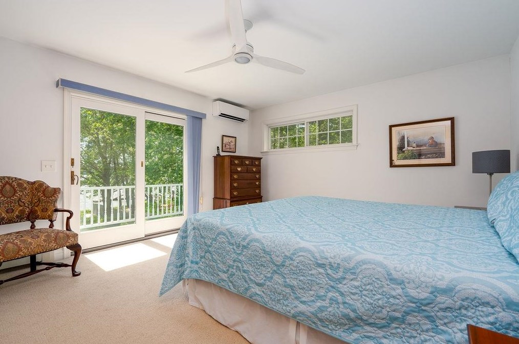 401 Dover Point Rd, Dover NH 03820-4666 exterior