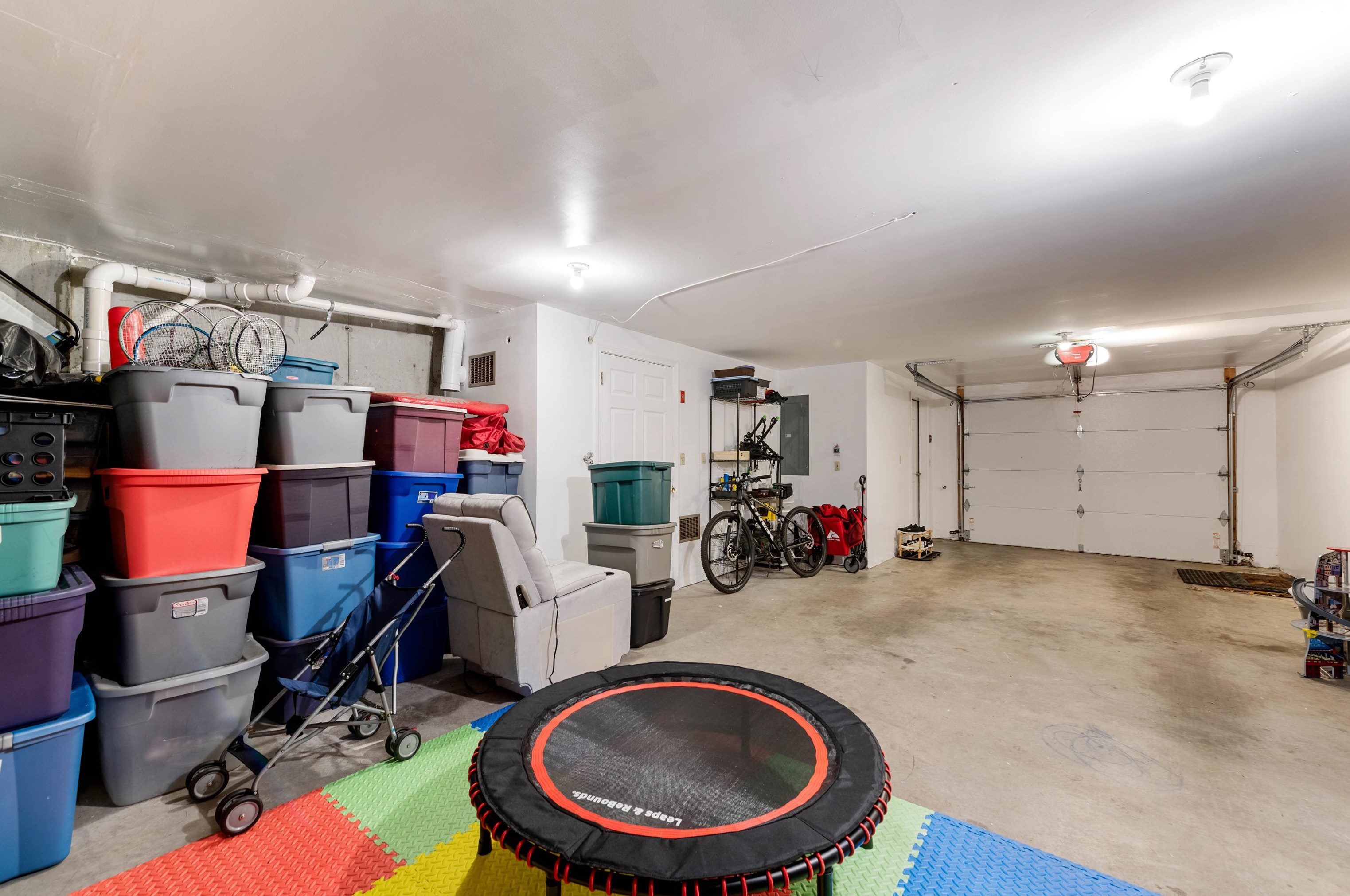 1465 Hooksett Rd, Manchester NH  03106-1860 exterior