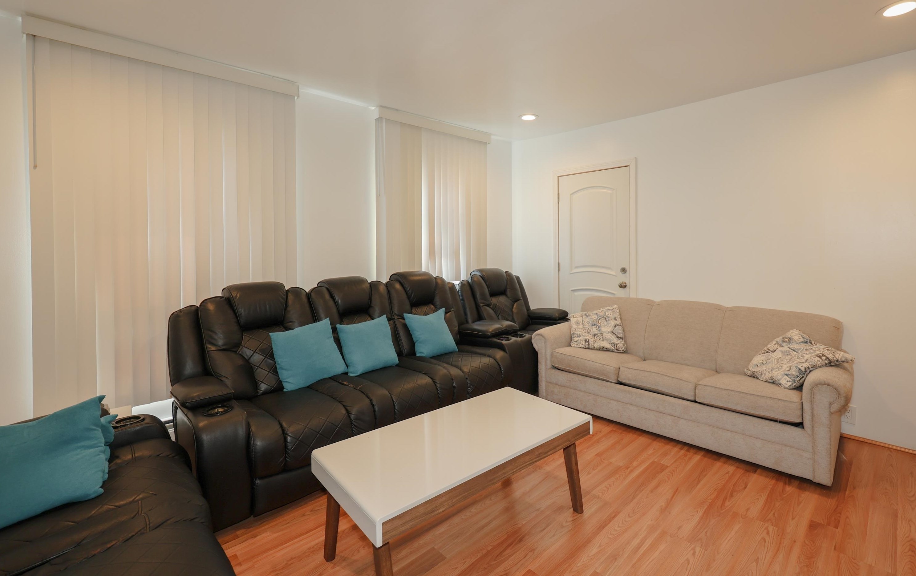 77 Hecker St, Manchester NH  03102-3975 exterior