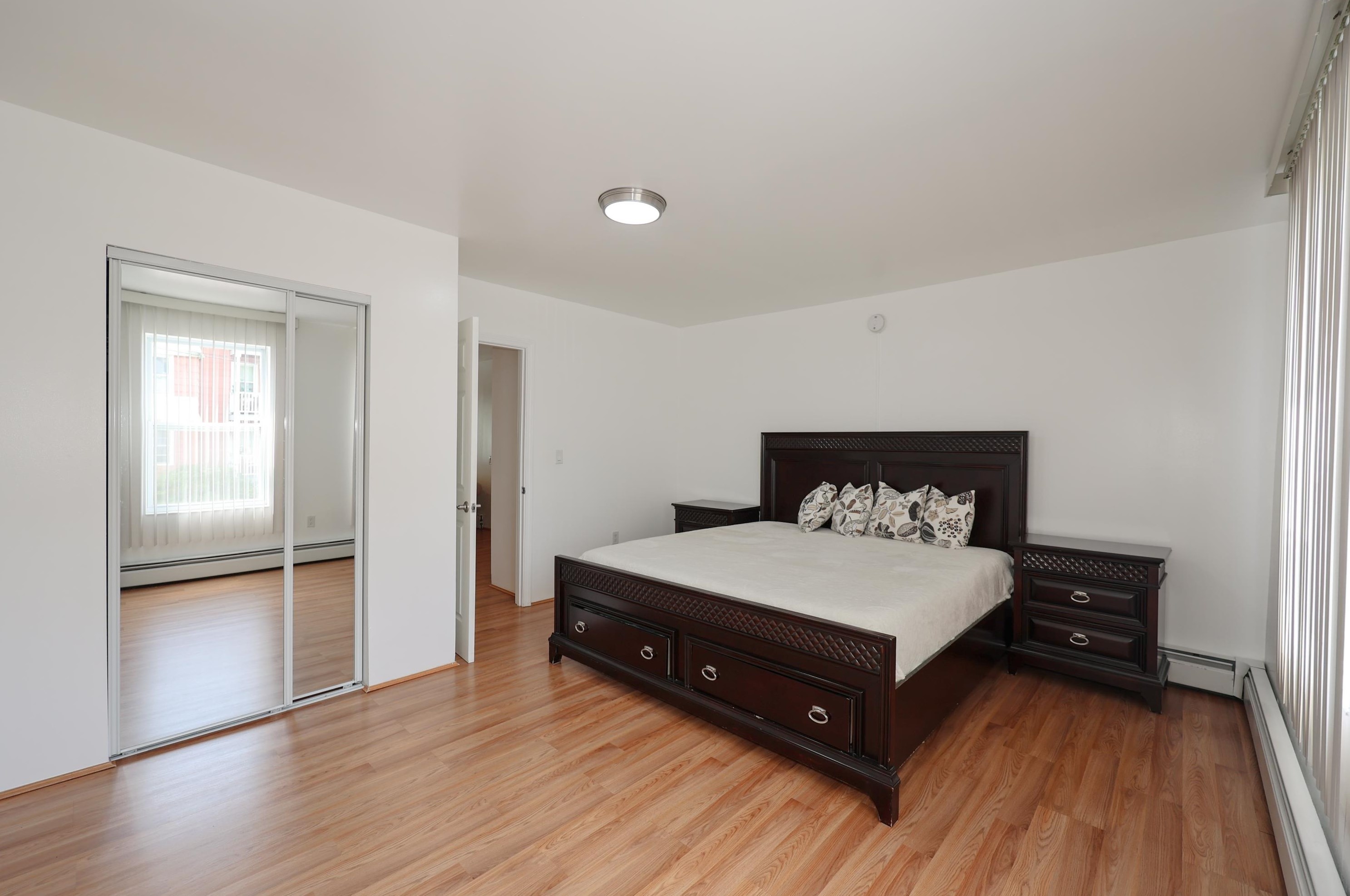 77 Hecker St, Manchester NH  03102-3975 exterior