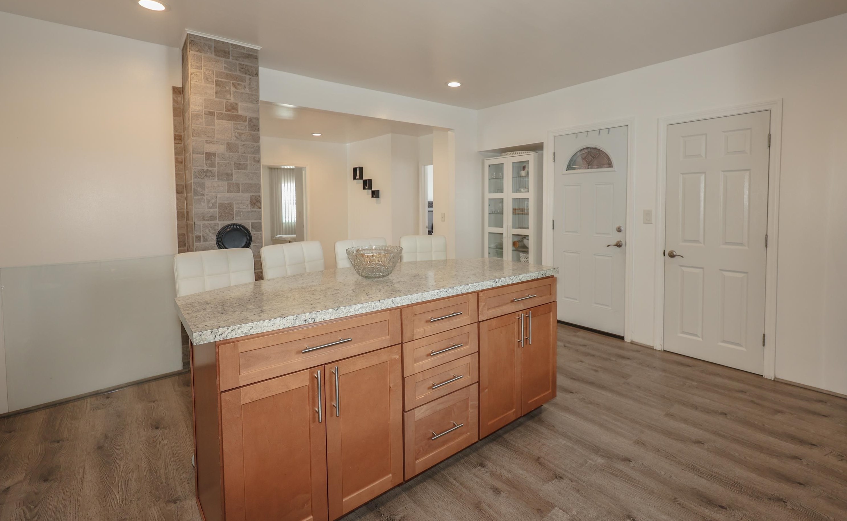 77 Hecker St, Manchester NH  03102-3975 exterior