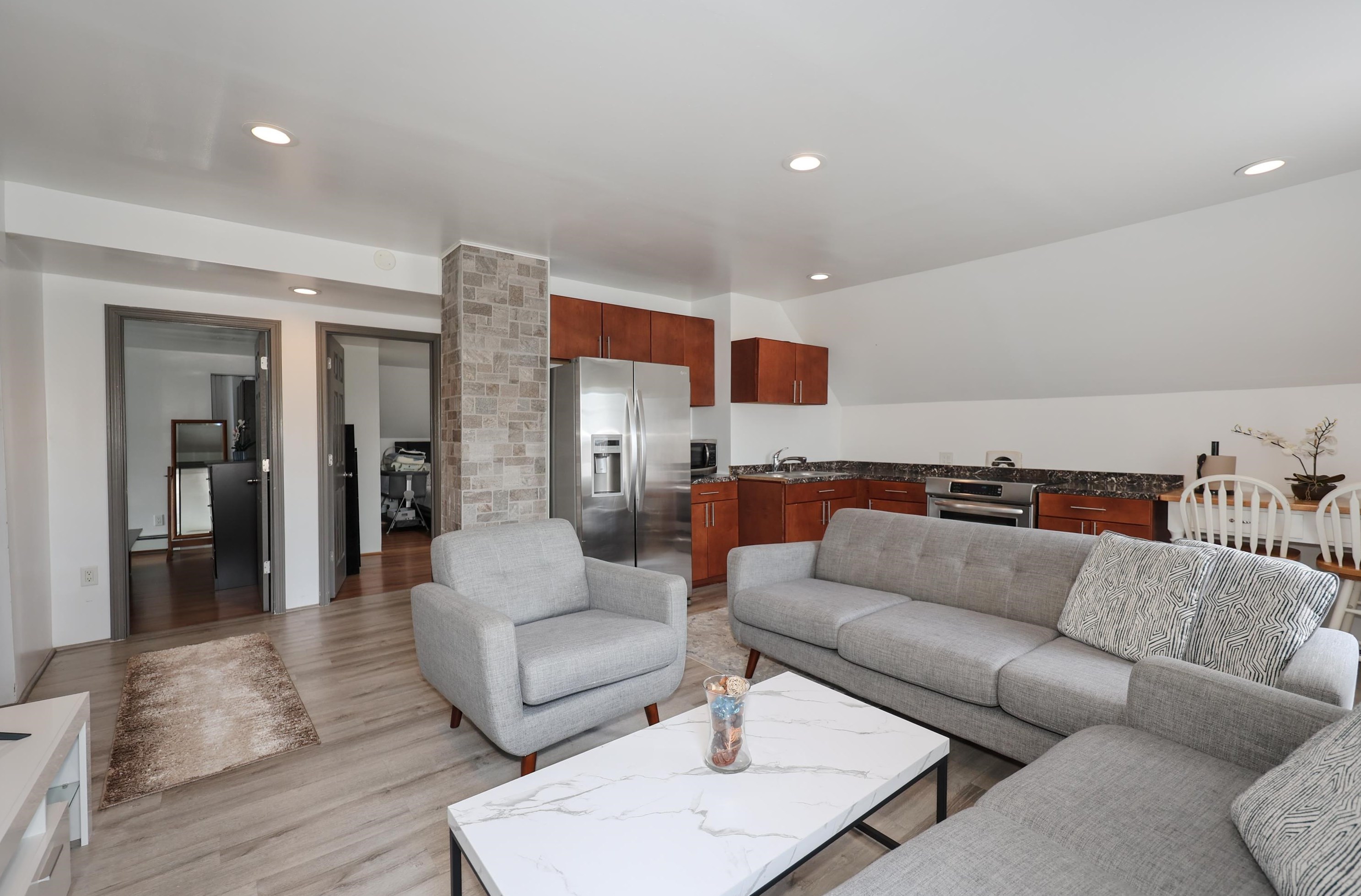 77 Hecker St, Manchester NH  03102-3975 exterior