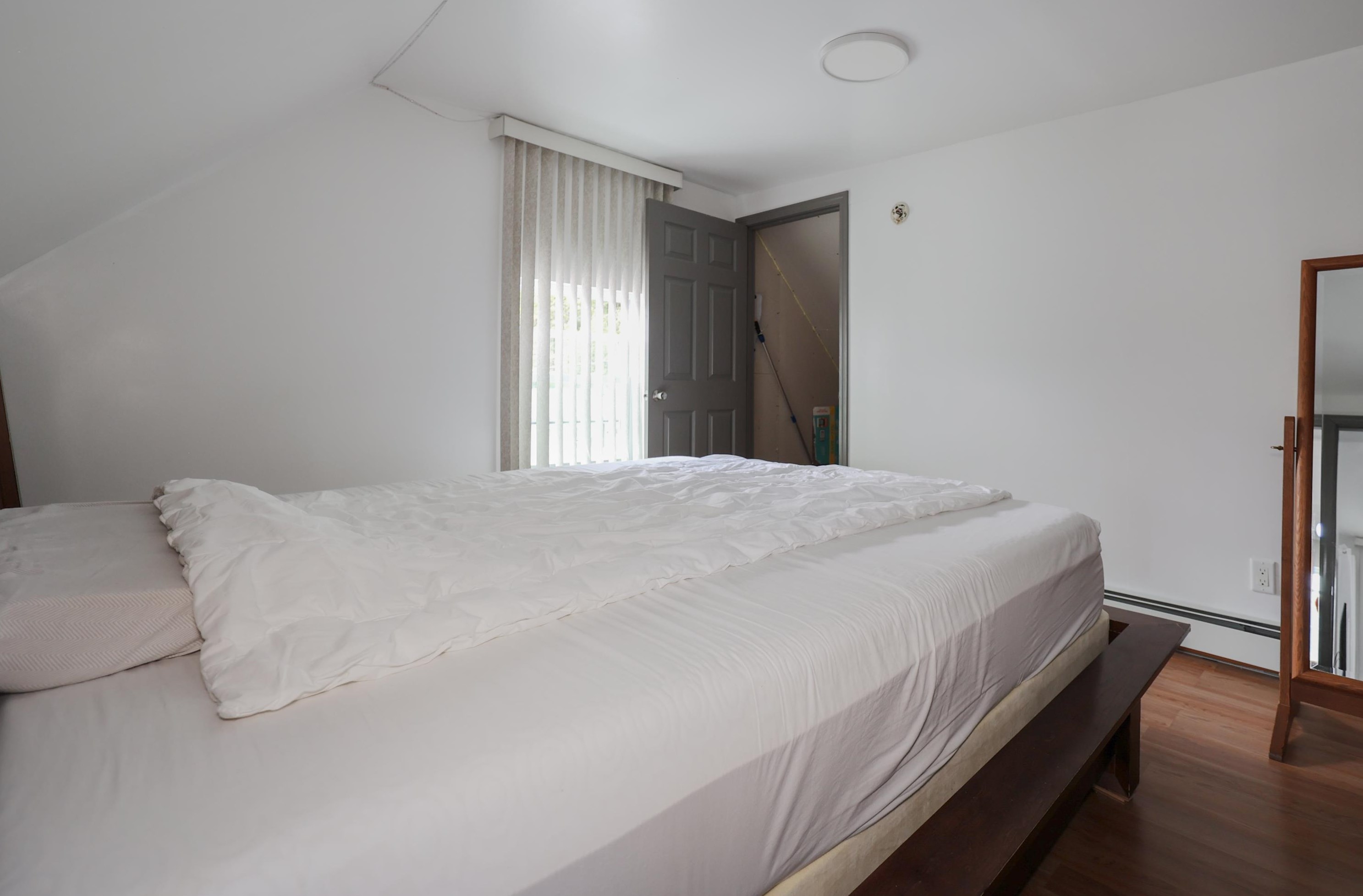 77 Hecker St, Manchester NH  03102-3975 exterior