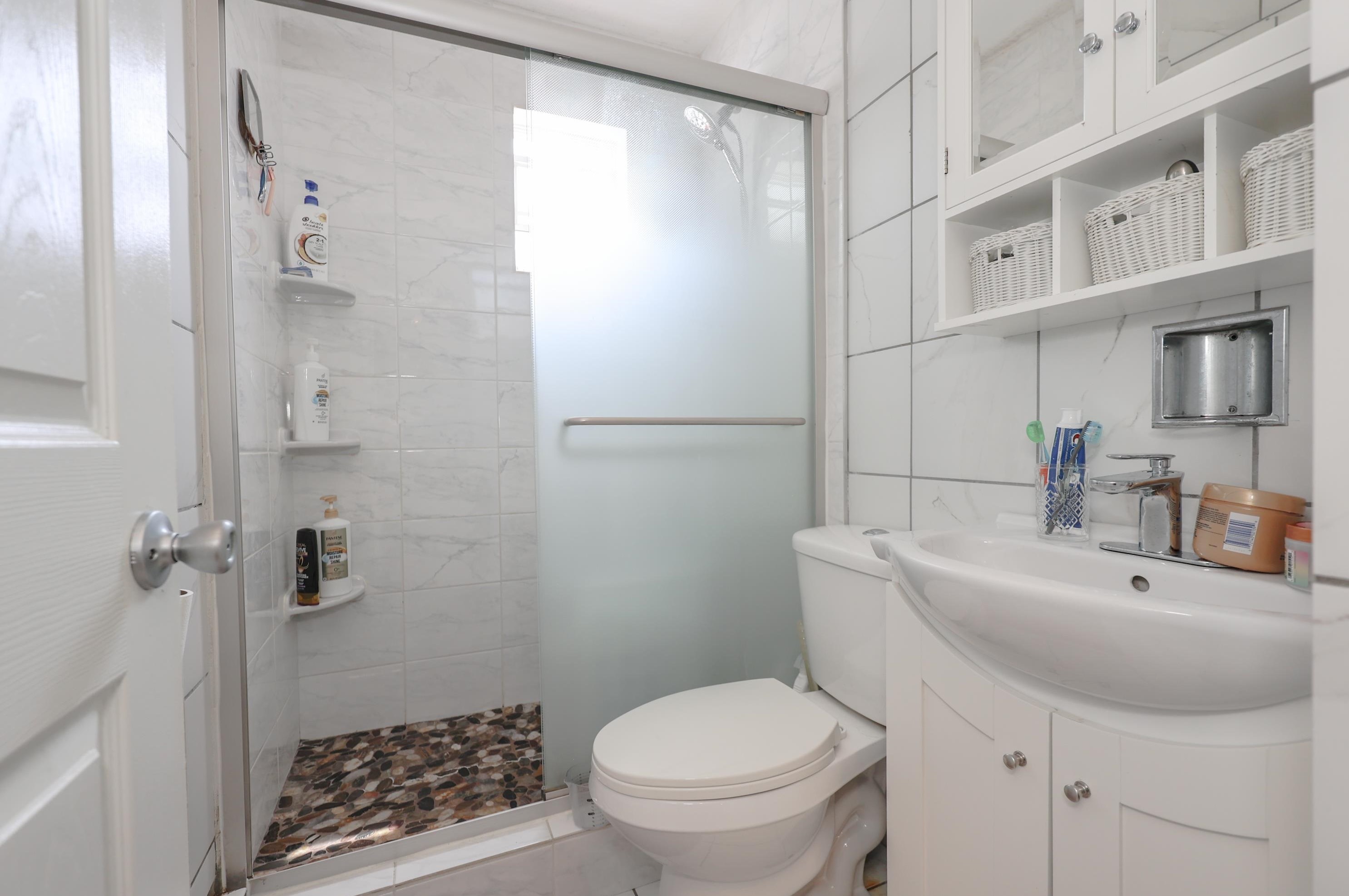 77 Hecker St, Manchester NH  03102-3975 exterior