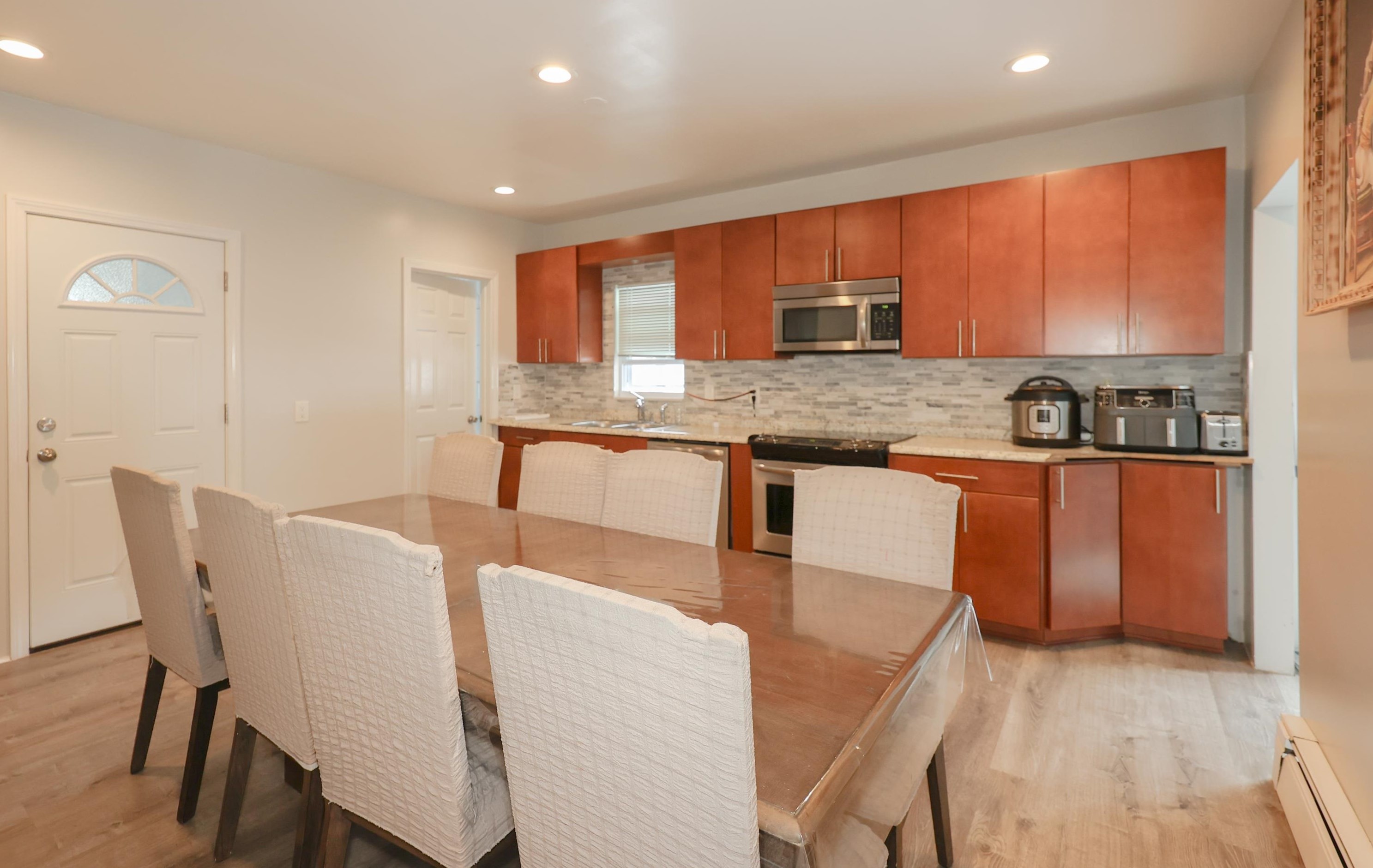 77 Hecker St, Manchester NH  03102-3975 exterior