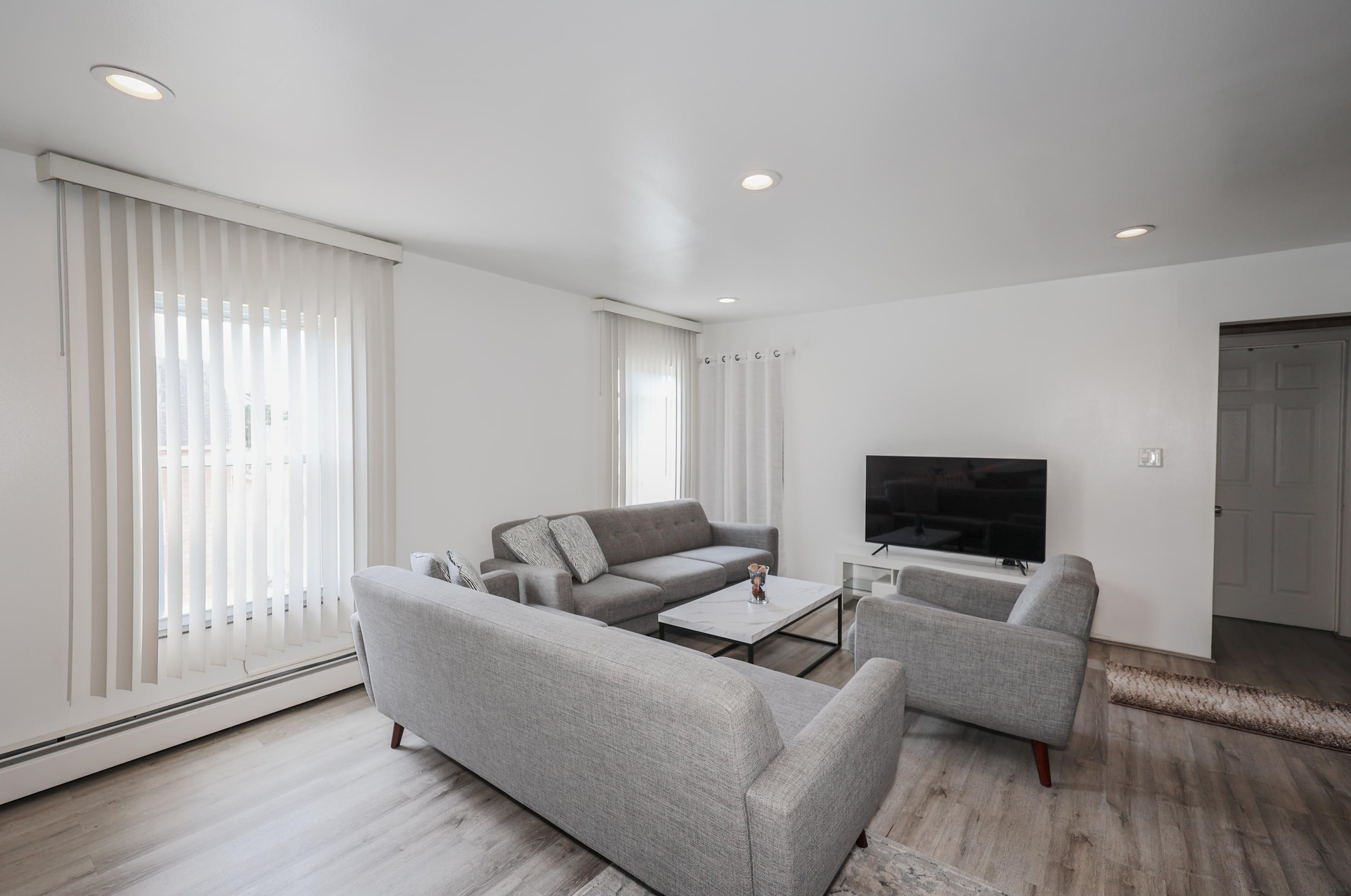 77 Hecker St, Manchester NH  03102-3975 exterior