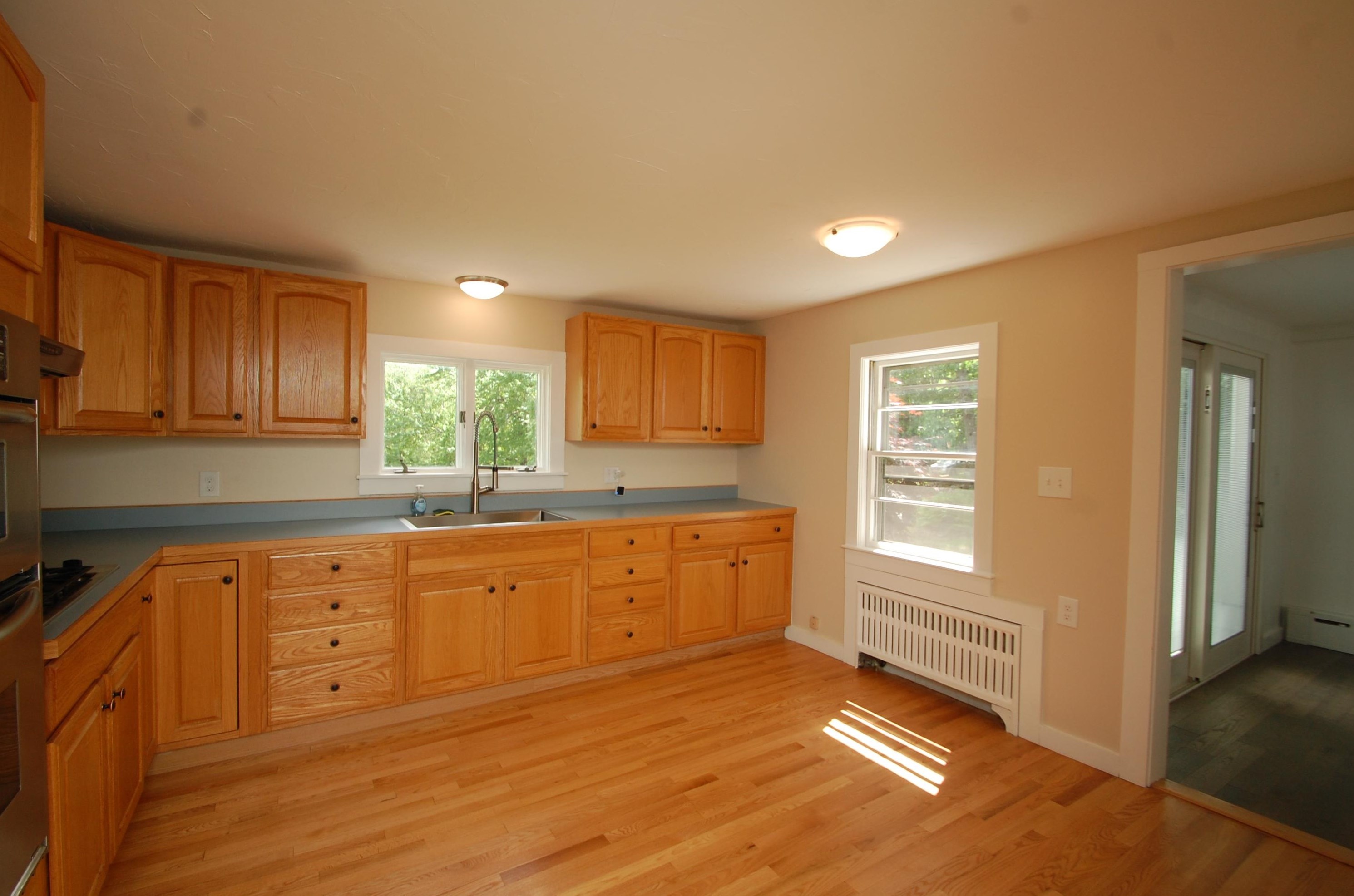 17 Autumn Dr, Tilton NH  03276-5928 exterior