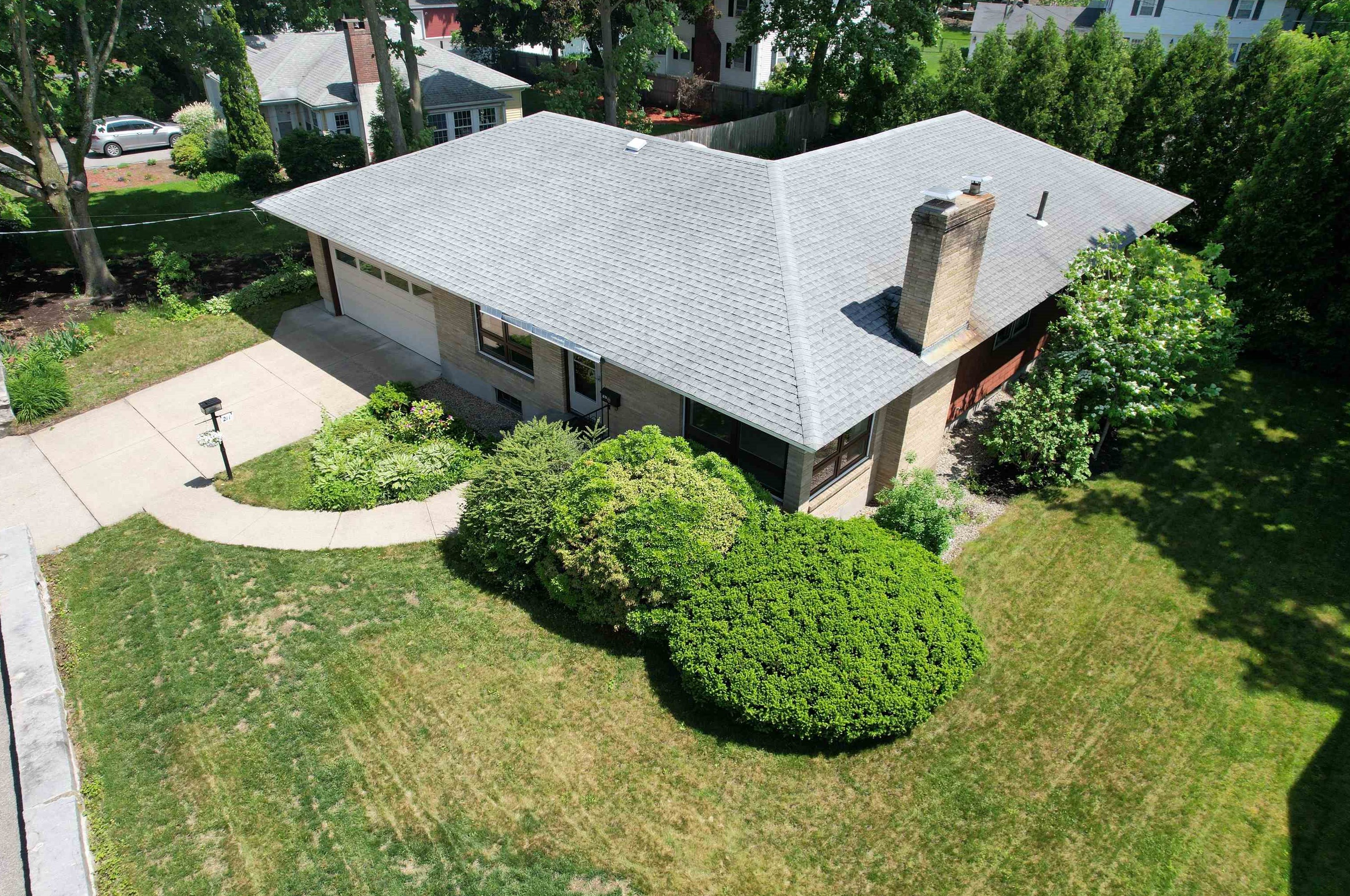 211 River Rd, Manchester NH 03106-2630 exterior