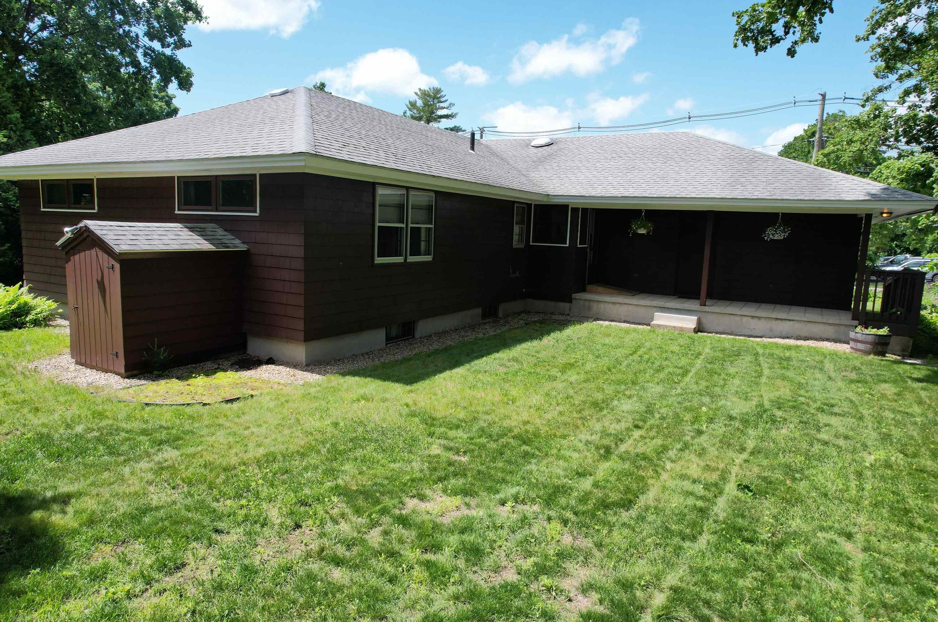 211 River Rd, Manchester NH 03106-2630 exterior