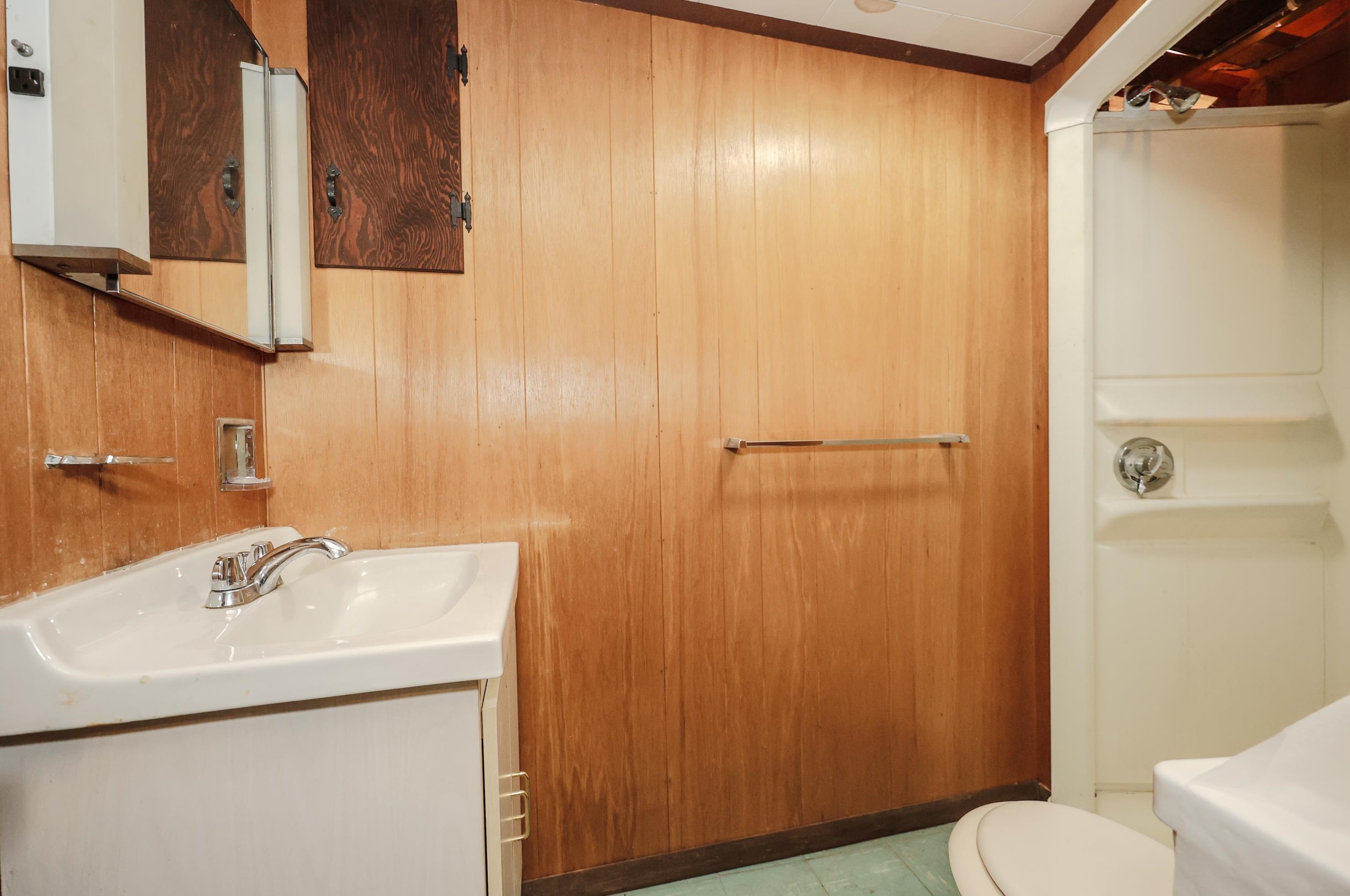 211 River Rd, Manchester NH 03106-2630 exterior