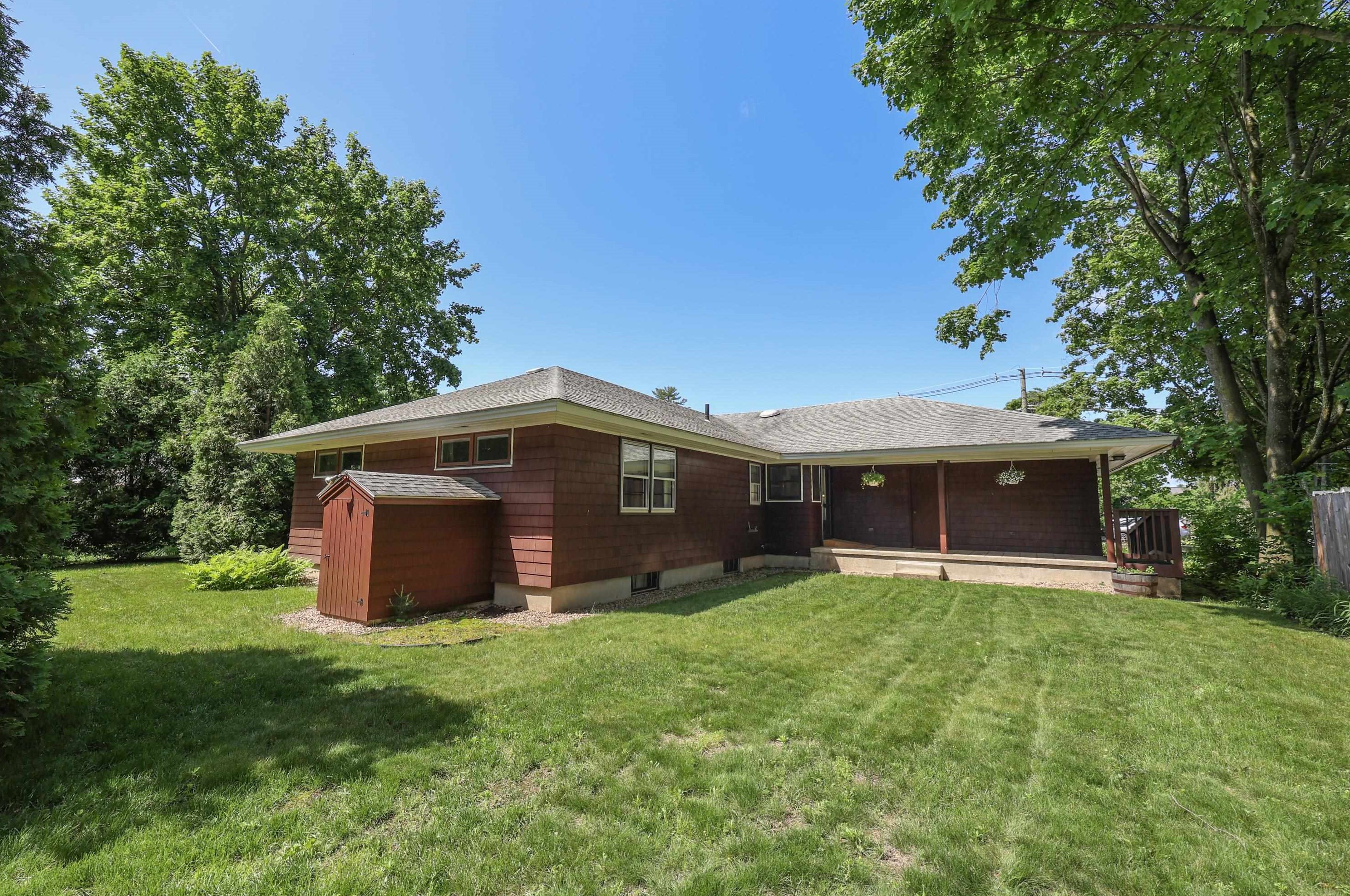 211 River Rd, Manchester NH 03106-2630 exterior