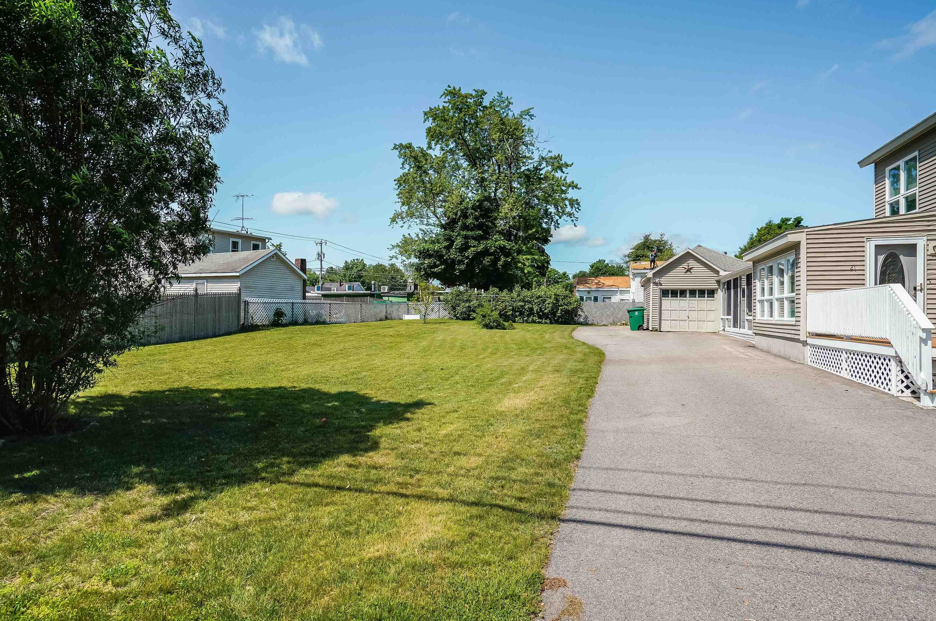 21 Fairview Ave, Nashua NH 03060-4105 exterior