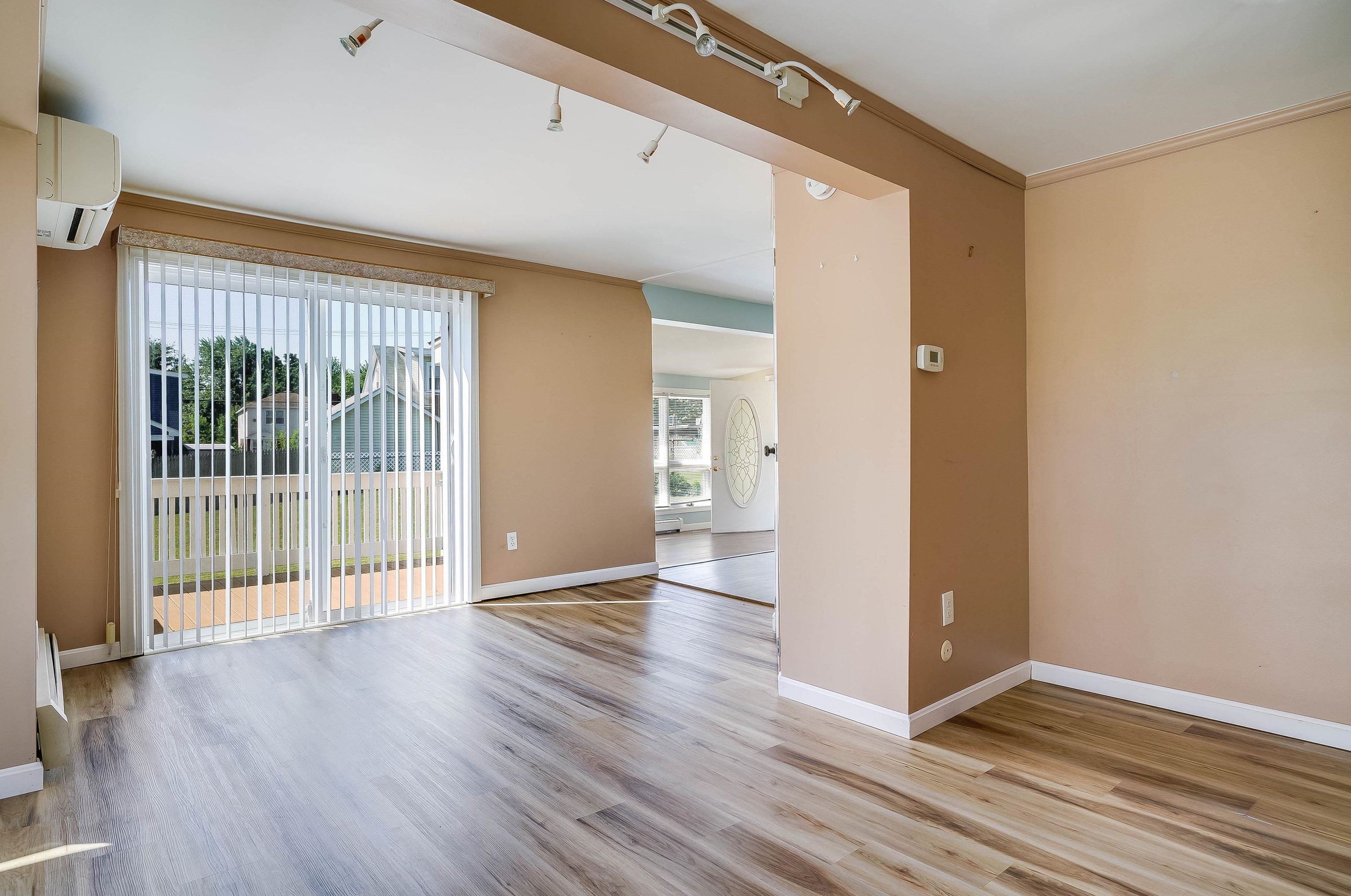 21 Fairview Ave, Nashua NH 03060-4105 exterior