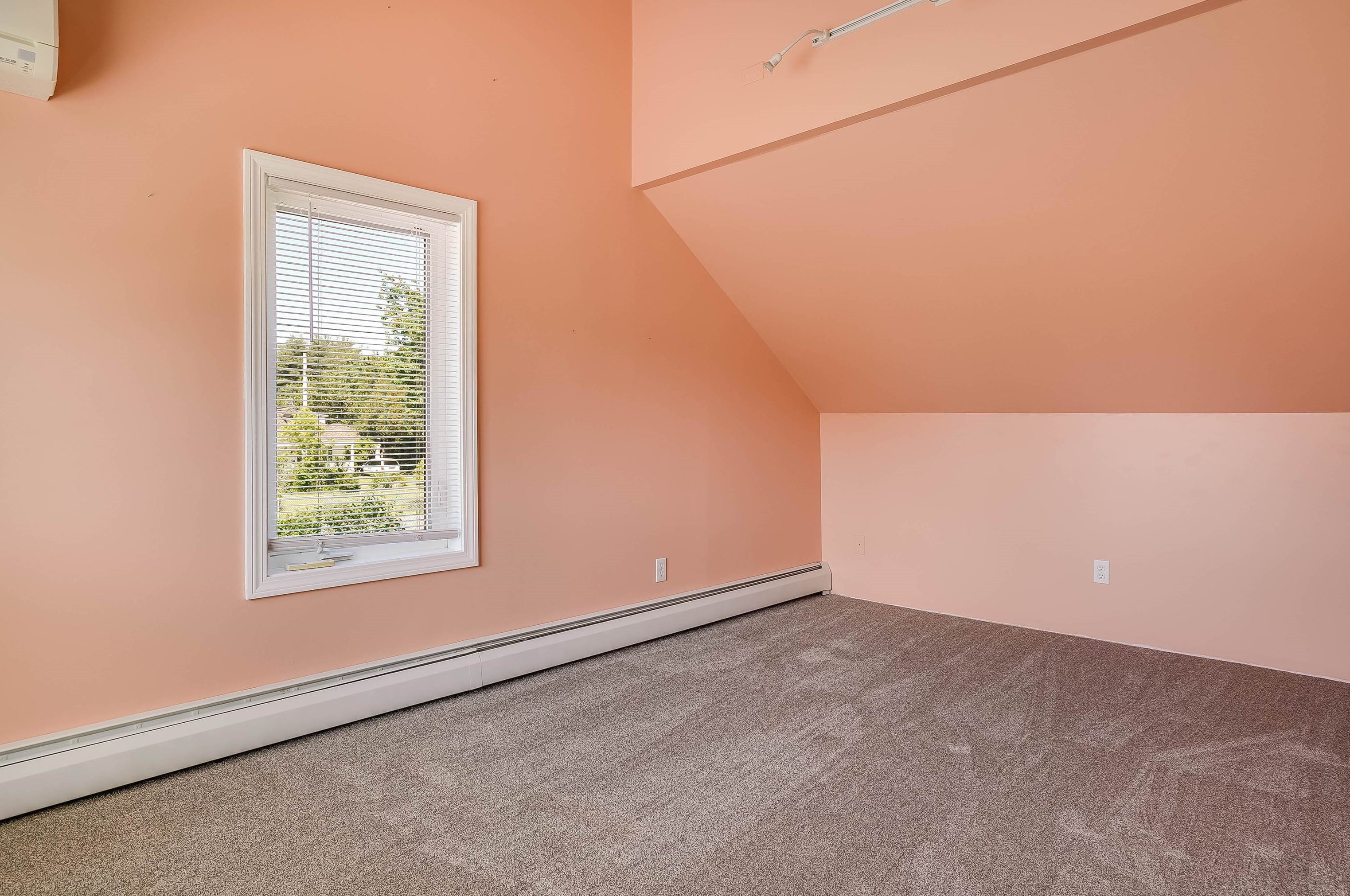 21 Fairview Ave, Nashua NH 03060-4105 exterior