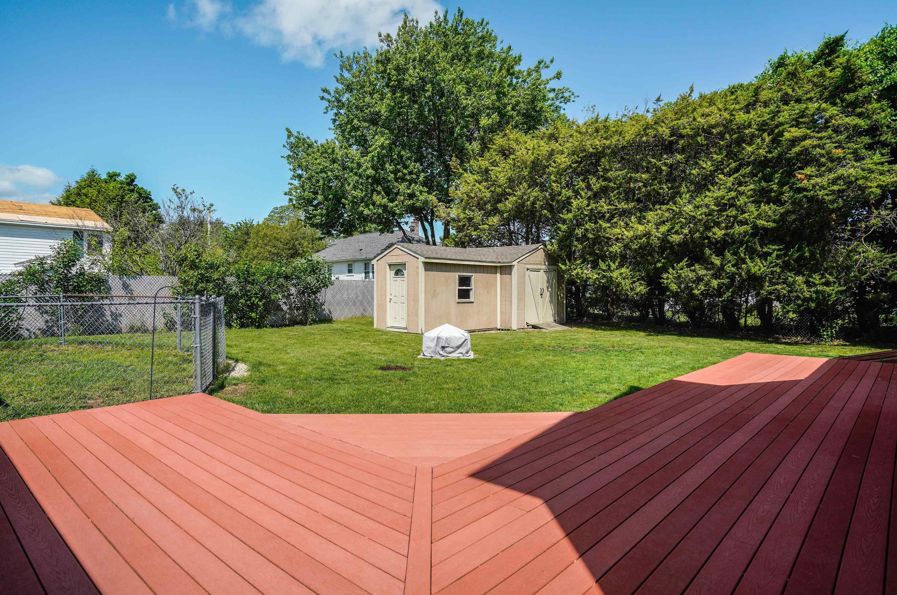 21 Fairview Ave, Nashua NH 03060-4105 exterior