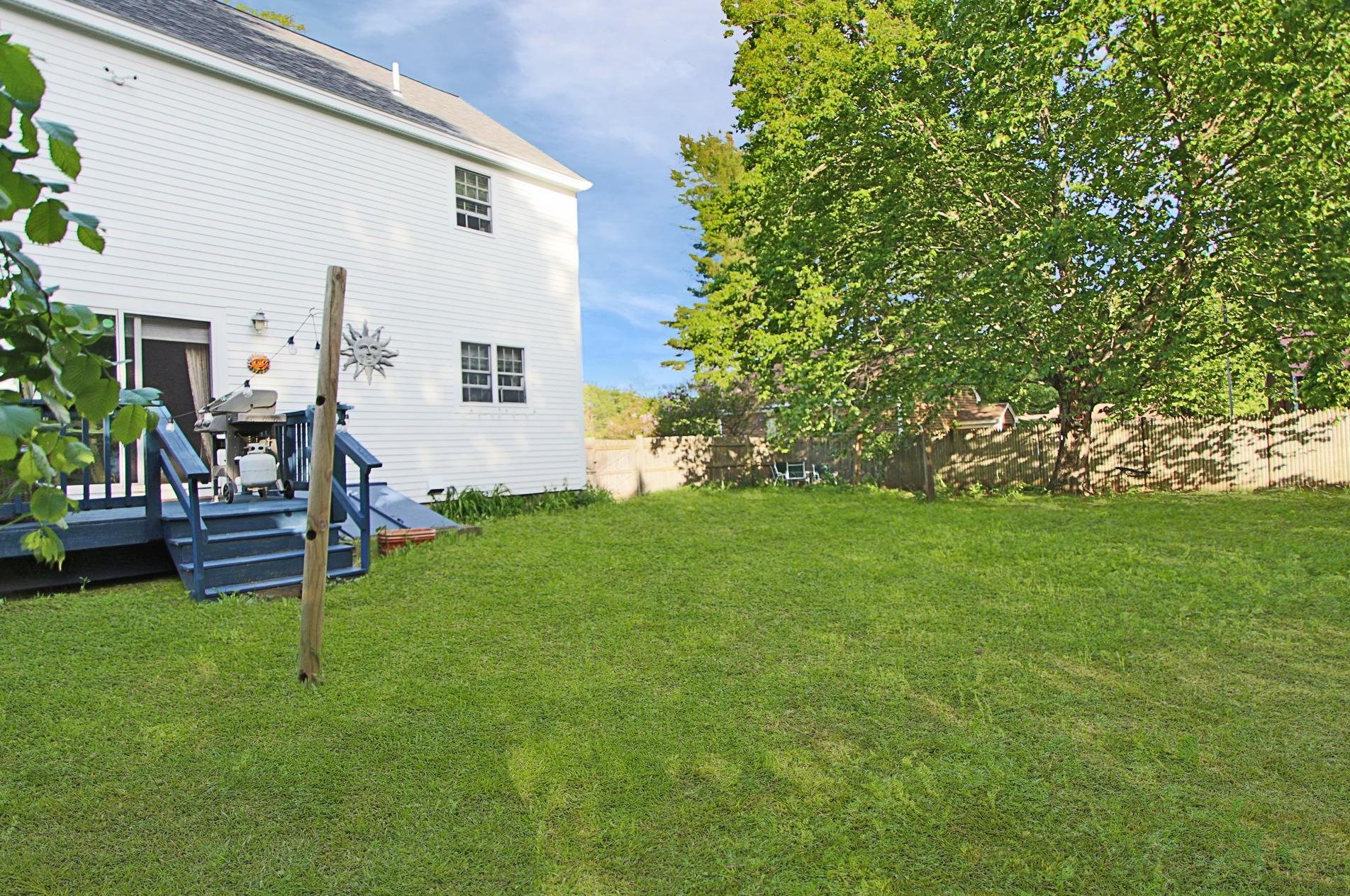 132 Blacksnake Rd, Seabrook NH 03874-4300 exterior